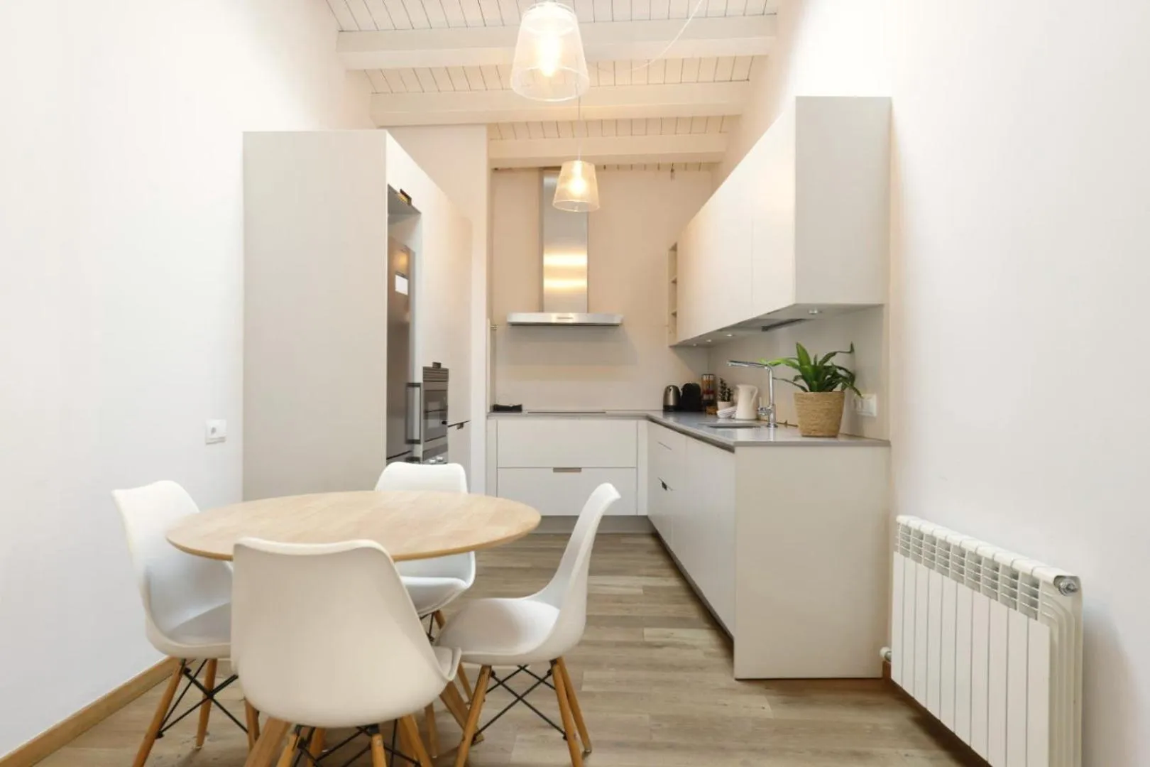 Kitchen or kitchenette in Bravissimo Força 17, Barri Vell apartments