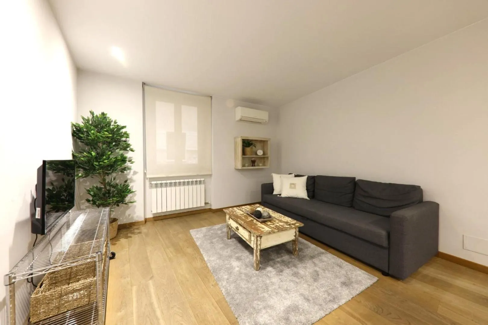 Living room in Bravissimo Força 17, Barri Vell apartments