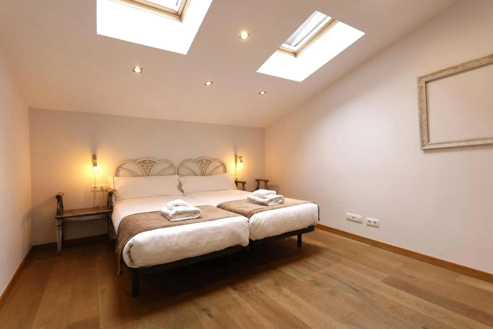 Bedroom, Bed in Bravissimo Força 17, Barri Vell apartments