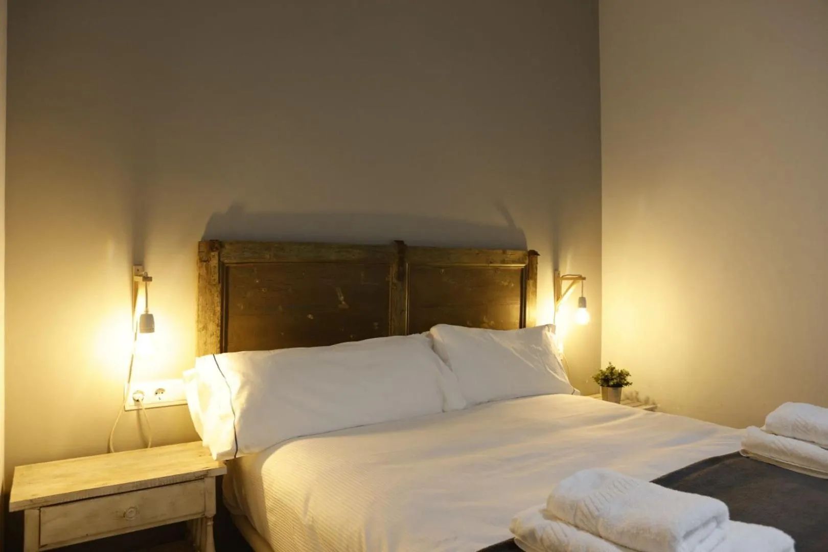 Bedroom, Bed in Bravissimo Força 17, Barri Vell apartments