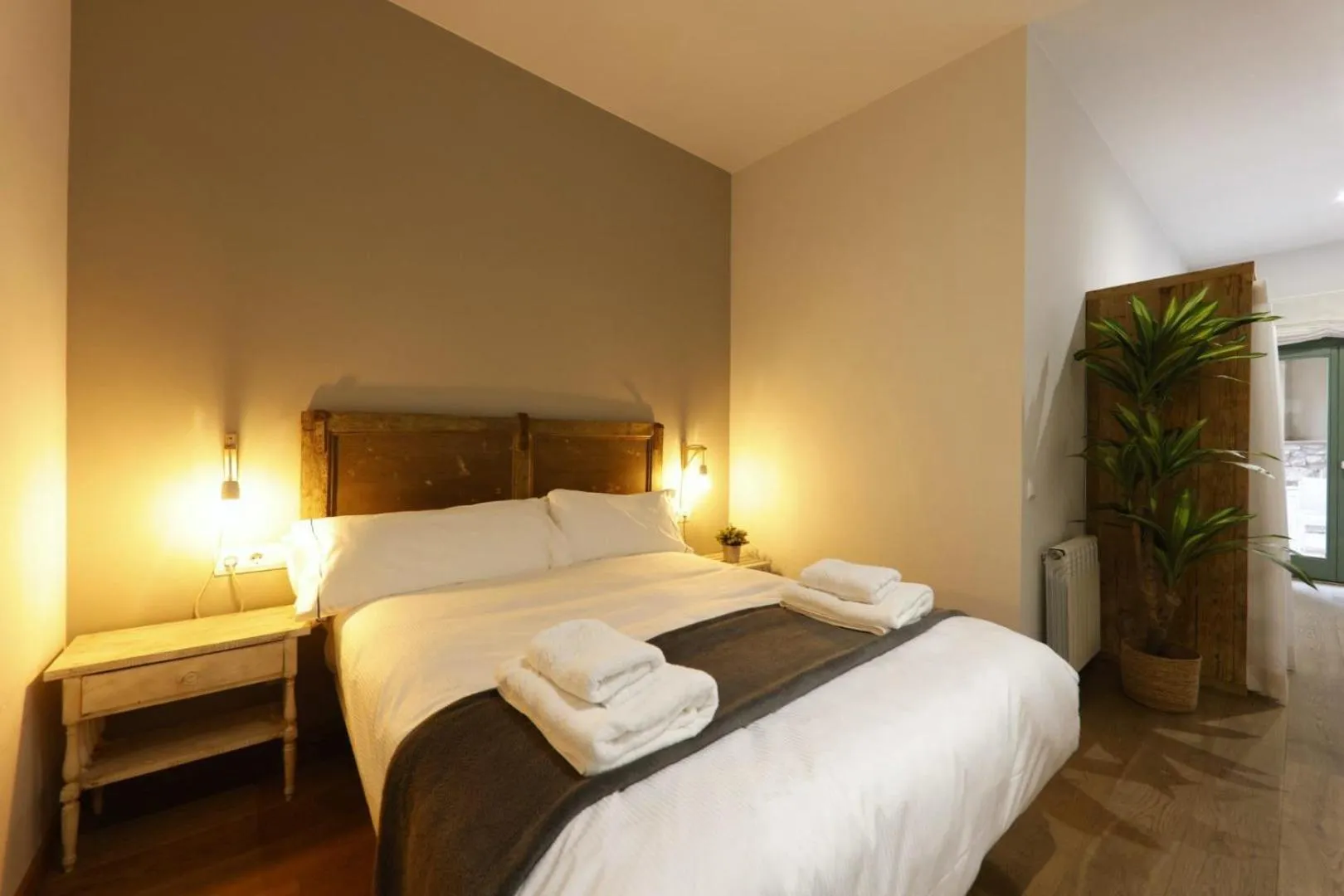 Bedroom, Bed in Bravissimo Força 17, Barri Vell apartments