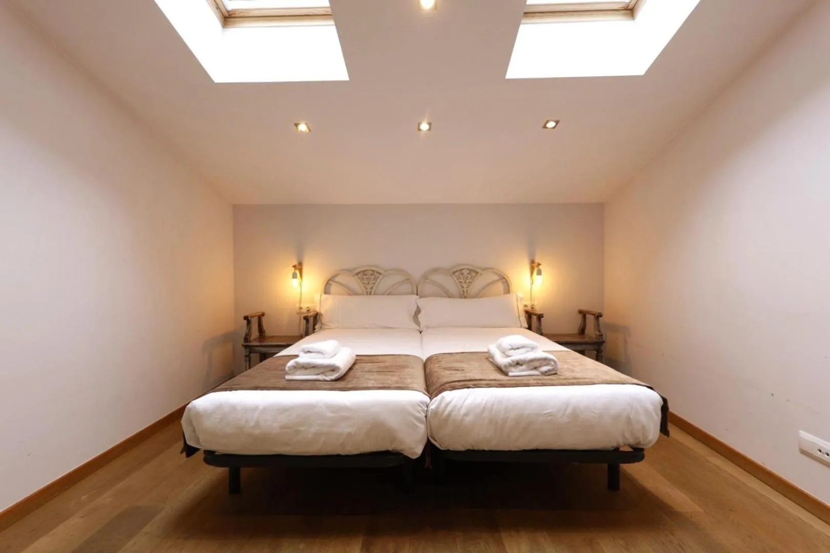 Bedroom, Bed in Bravissimo Força 17, Barri Vell apartments