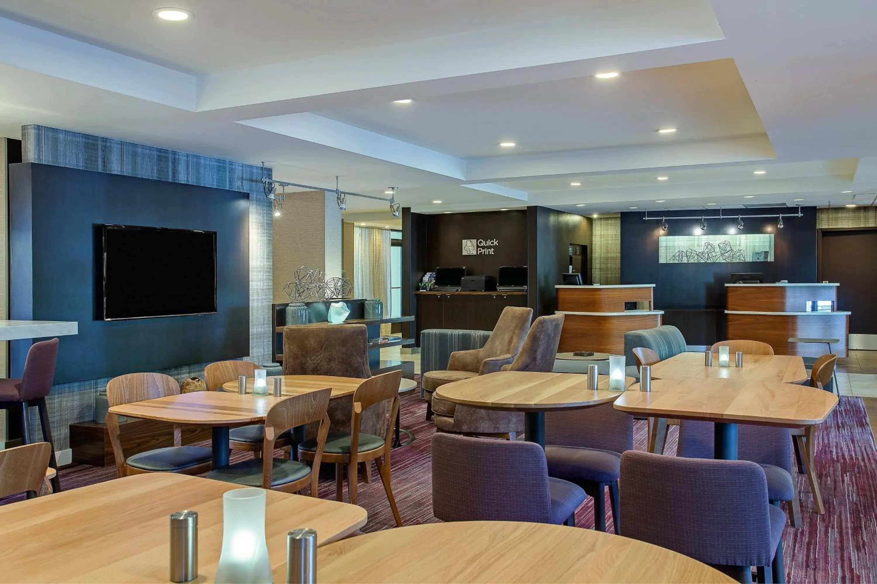 Restaurant/places to eat in Courtyard Knoxville Cedar Bluff