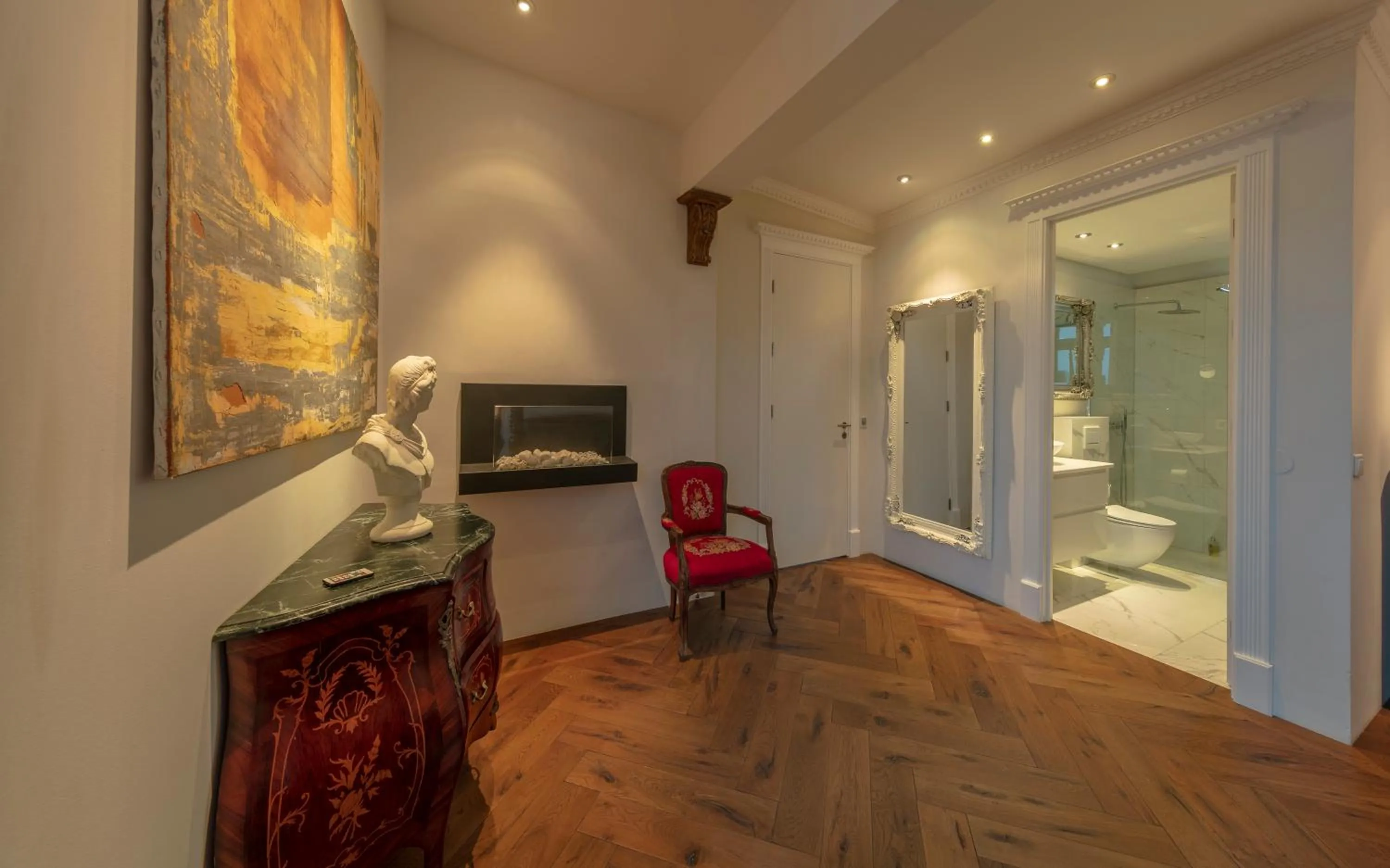 Hot Tub in ICELAND SJF Villa, Hot tub & Outdoor Sauna Amazing Mountains and City View Over Reykjavík