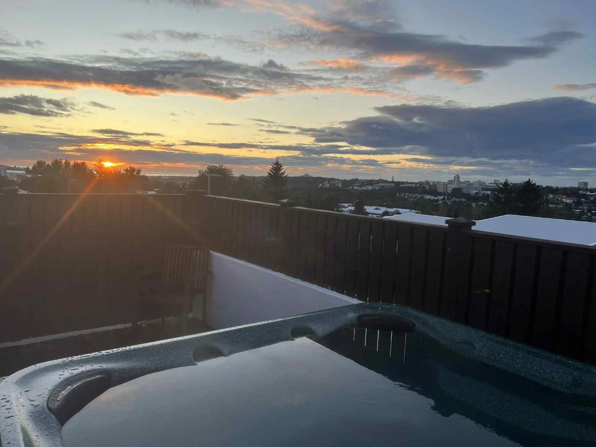 Hot Tub in ICELAND SJF Villa, Hot tub & Outdoor Sauna Amazing Mountains and City View Over Reykjavík