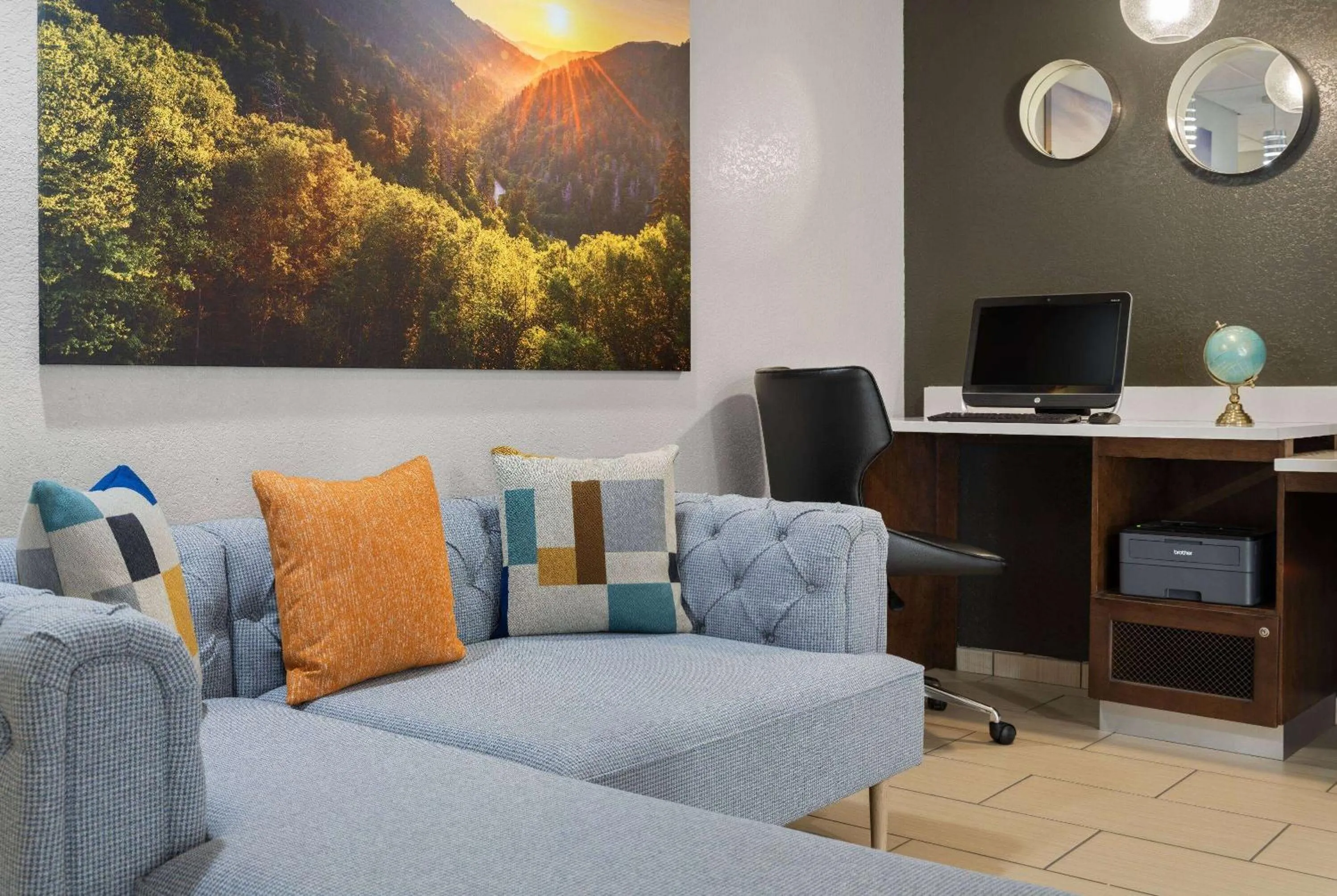 Business facilities in La Quinta by Wyndham Knoxville Airport