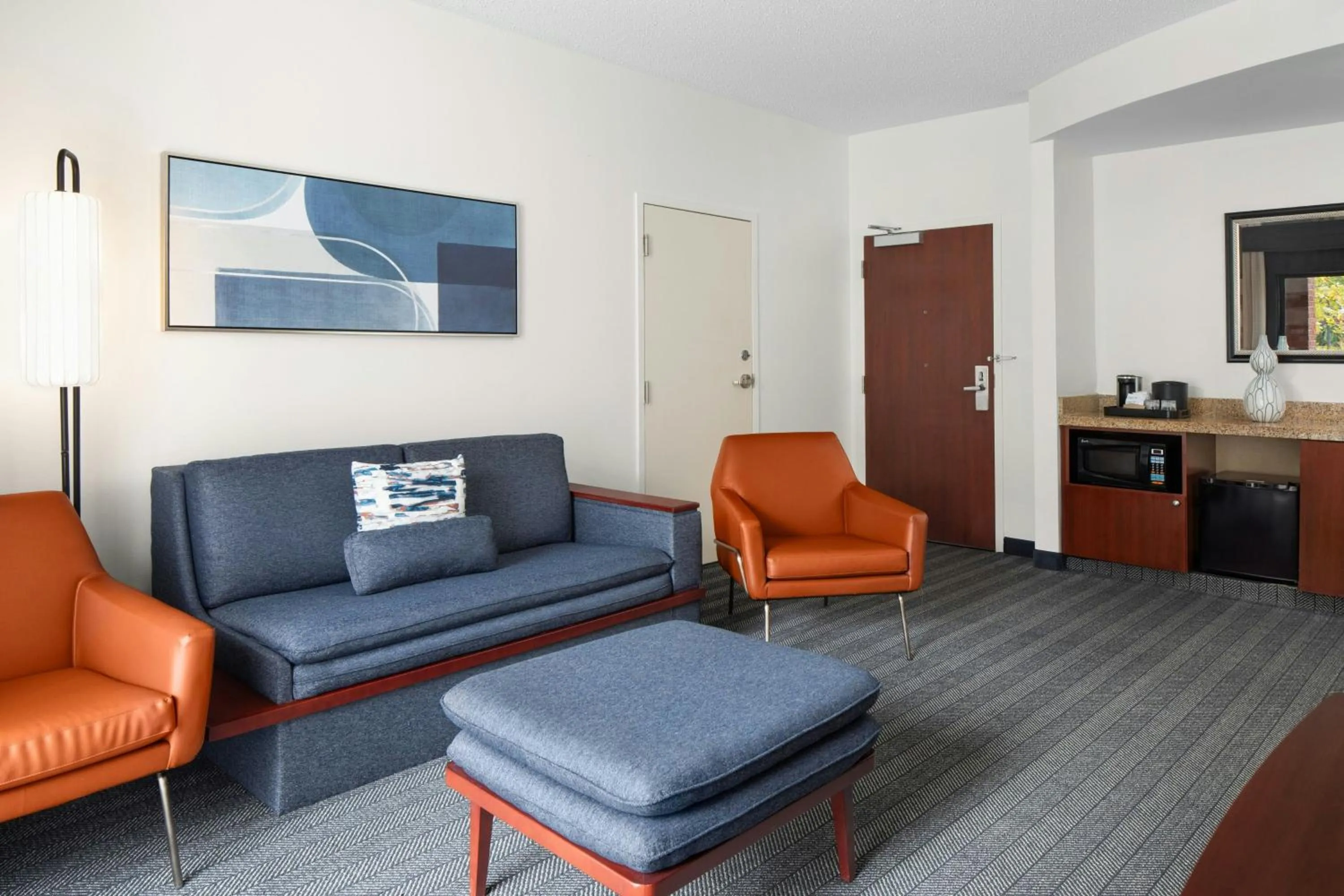 Living room in Courtyard by Marriott Knoxville Airport Alcoa