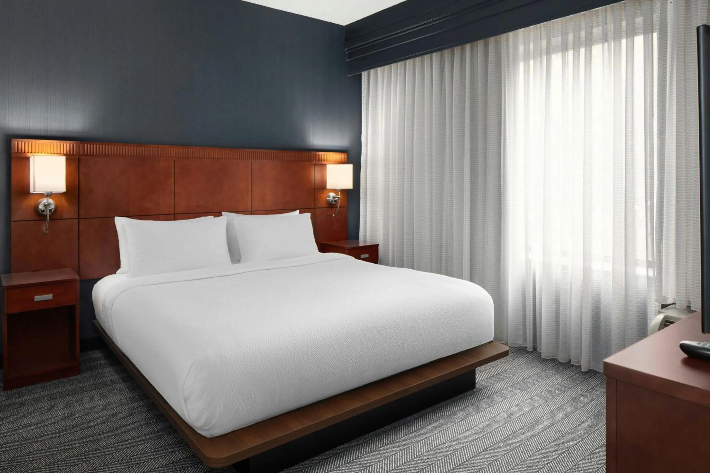 Bedroom, Bed in Courtyard by Marriott Knoxville Airport Alcoa