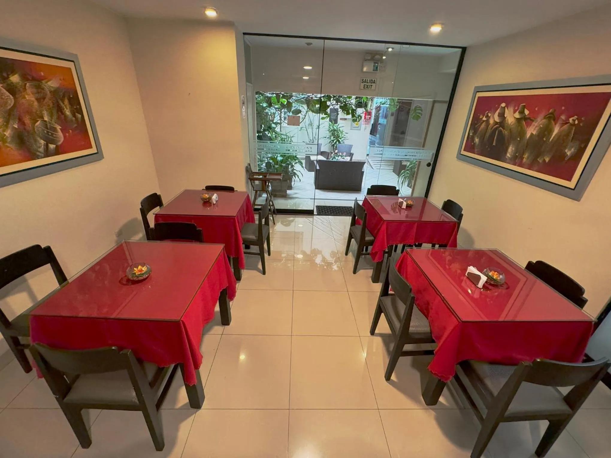 Restaurant/places to eat in Casa Fanning Hotel