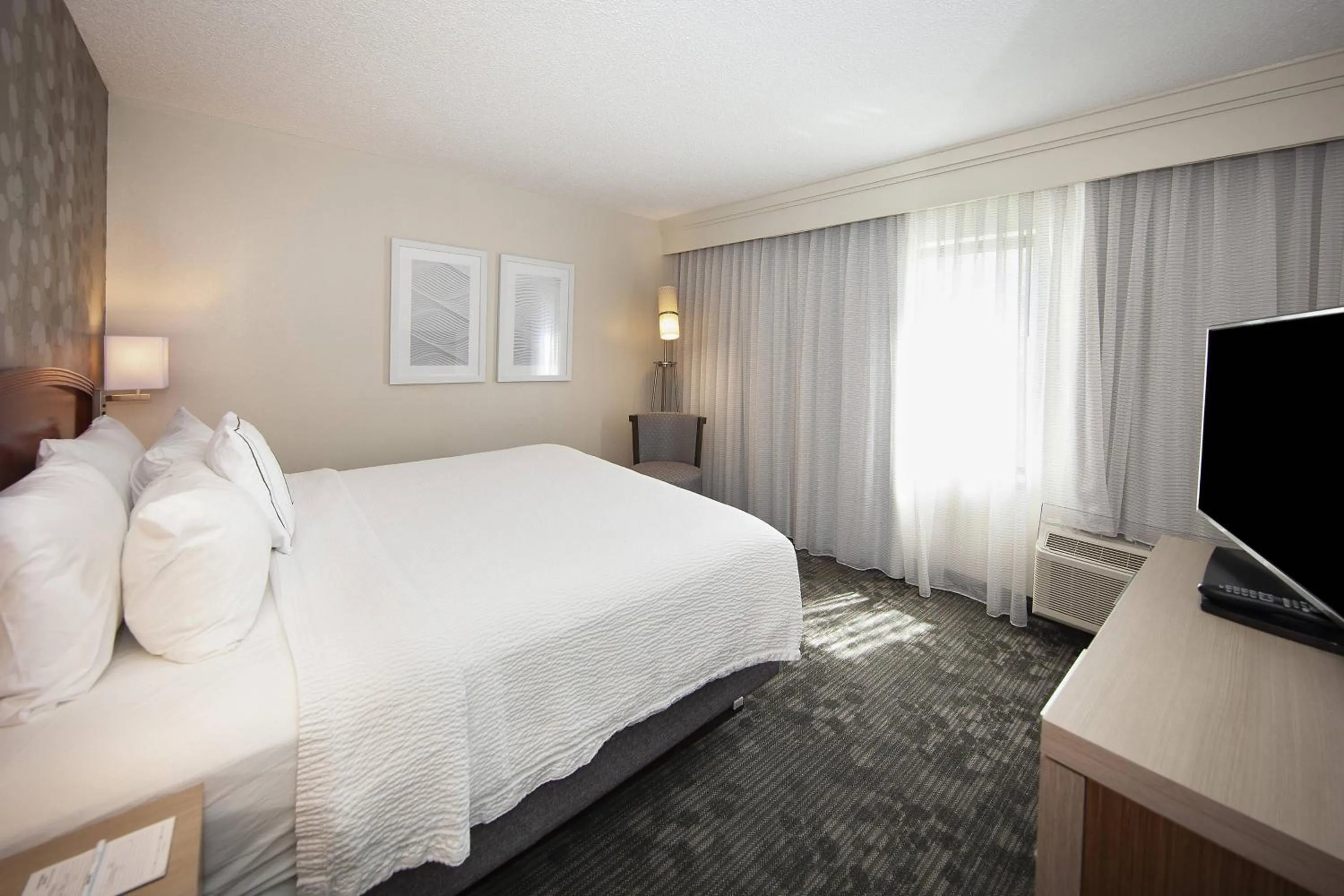 Bedroom, Bed in Courtyard by Marriott Valdosta