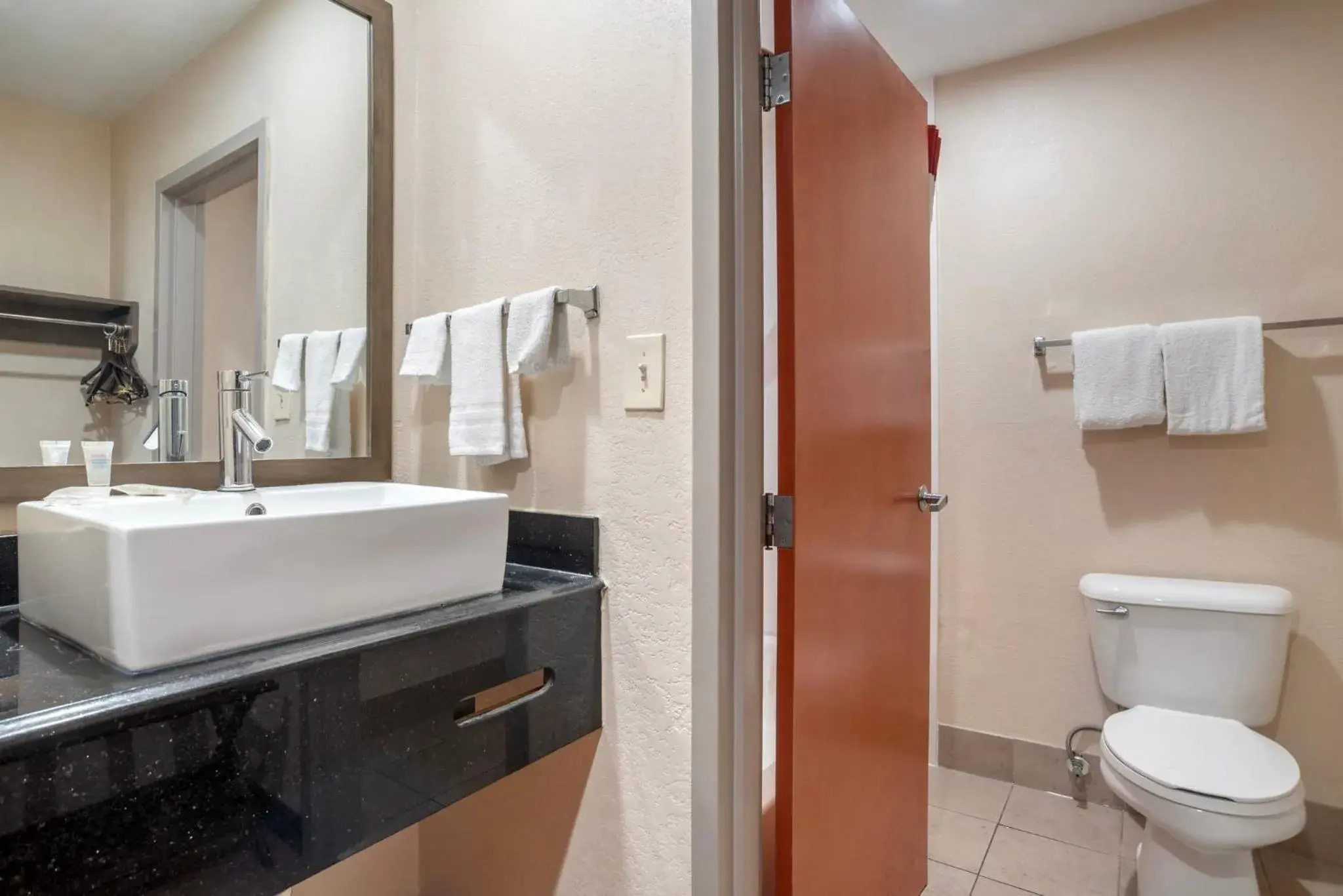 Superior Double Room with Two Double Beds Smoke Free in Red Roof PLUS & Suites Vicksburg Superior Double Room with Two Double Beds Smoke Free in Red Roof PLUS & Suites Vicksburg