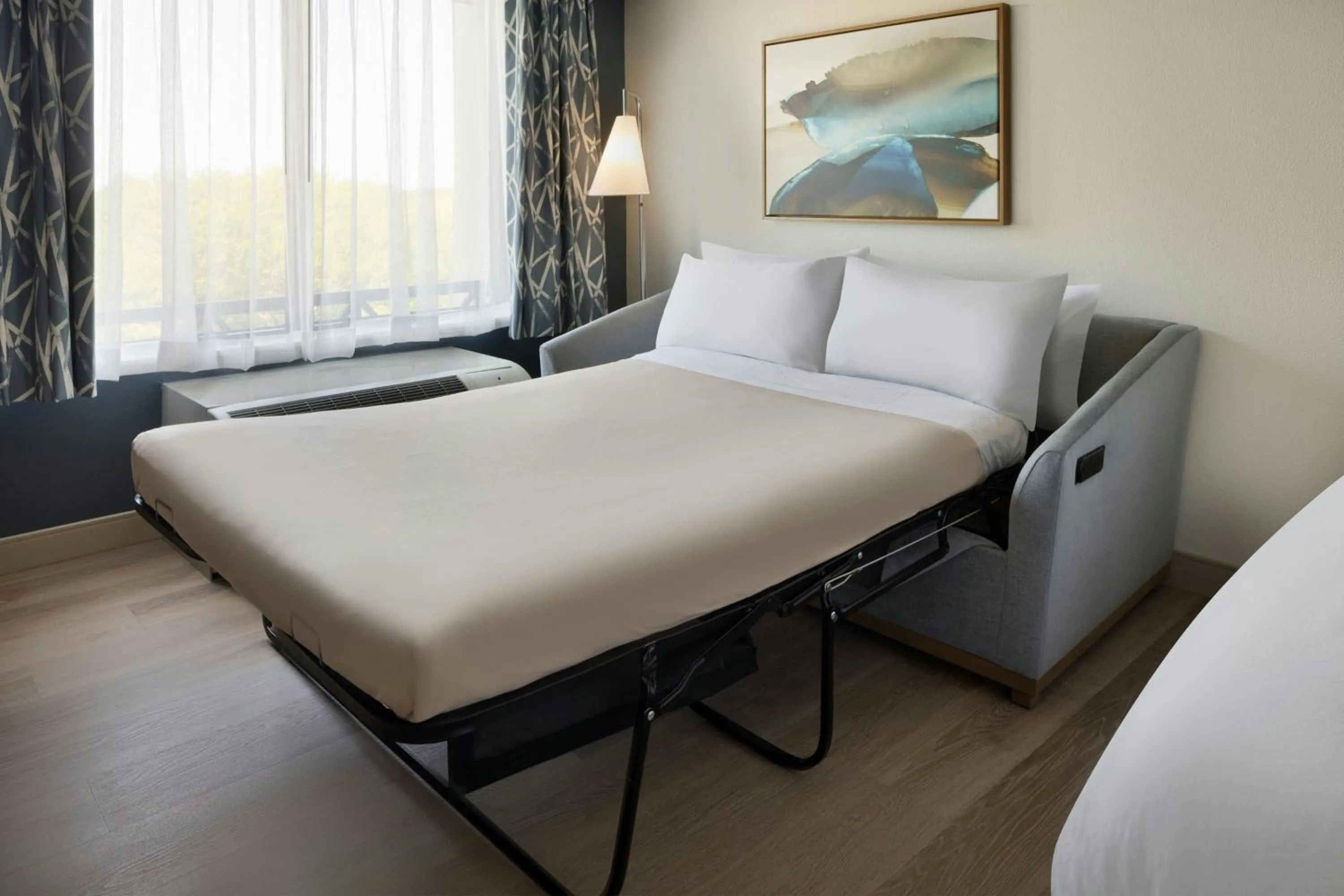 Photo of the whole room, Bed in Courtyard by Marriott Sandestin at Grand Boulevard