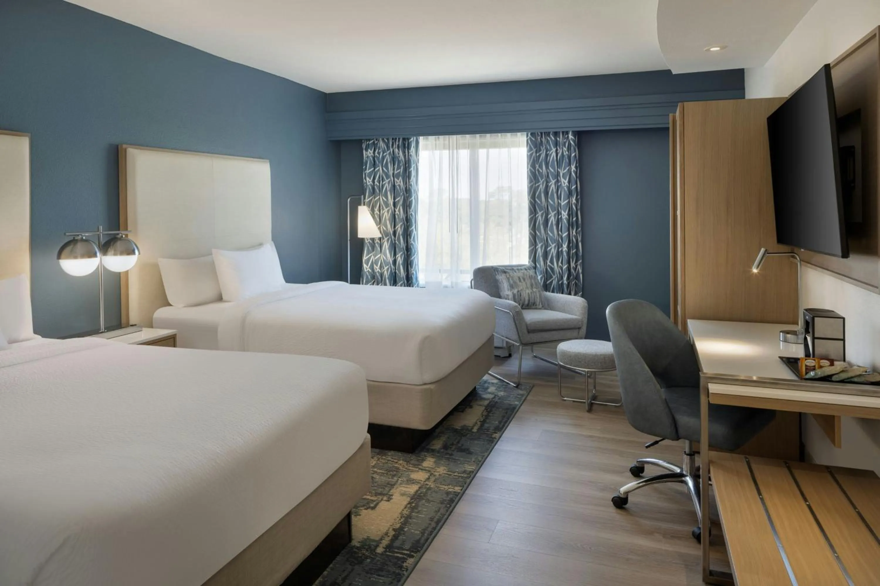 Photo of the whole room, Bed in Courtyard by Marriott Sandestin at Grand Boulevard