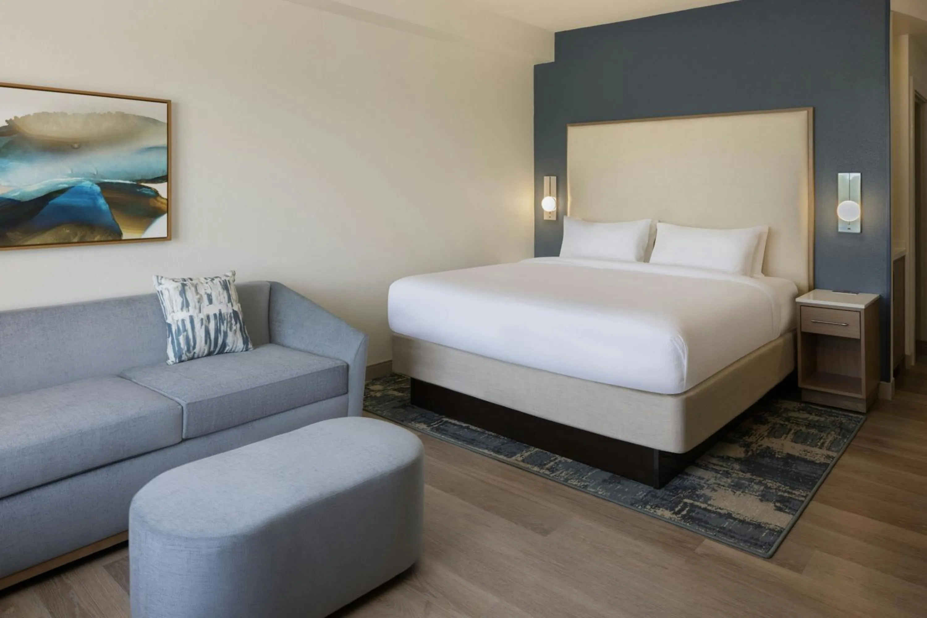 Photo of the whole room, Bed in Courtyard by Marriott Sandestin at Grand Boulevard