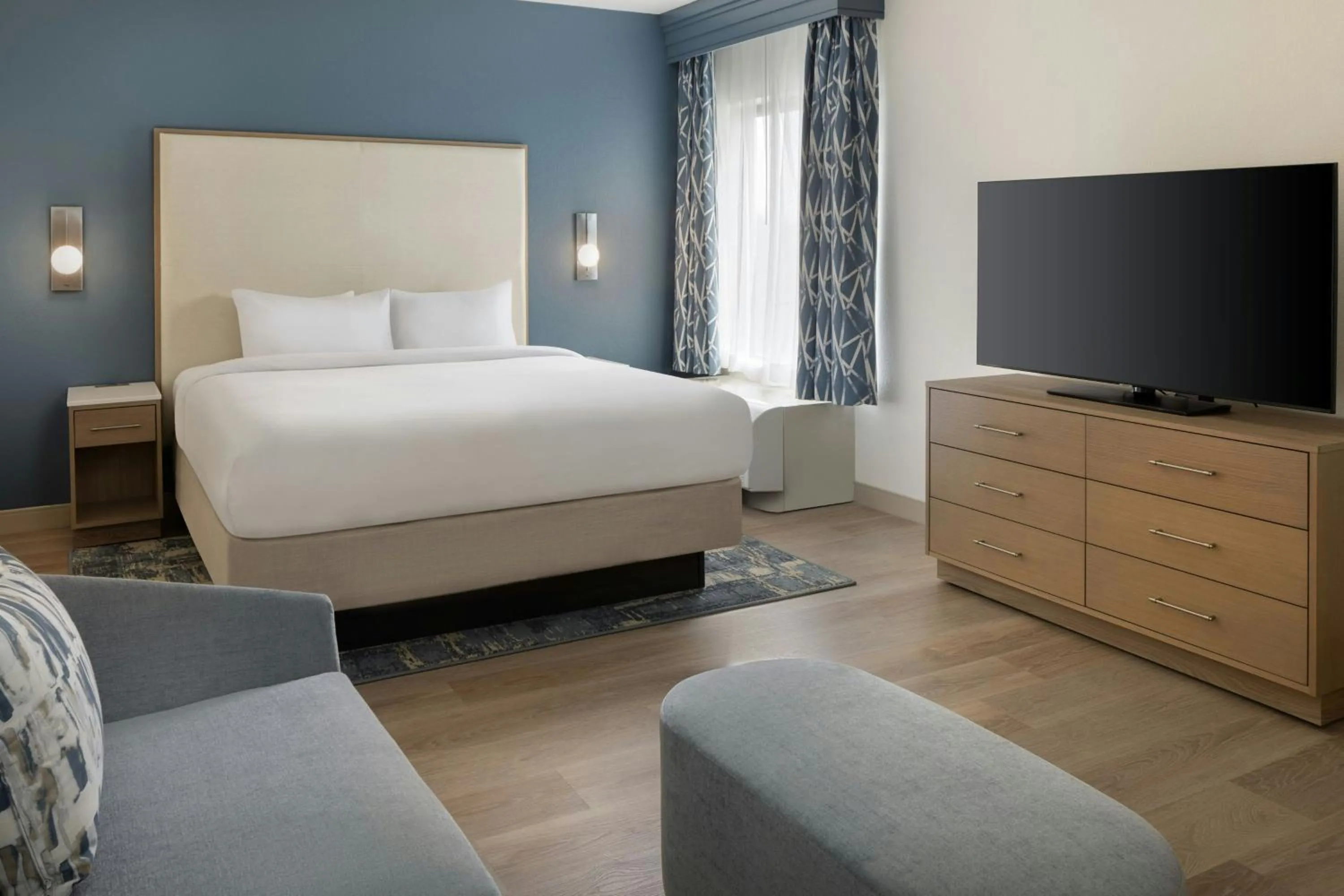 Bedroom, Bed in Courtyard by Marriott Sandestin at Grand Boulevard