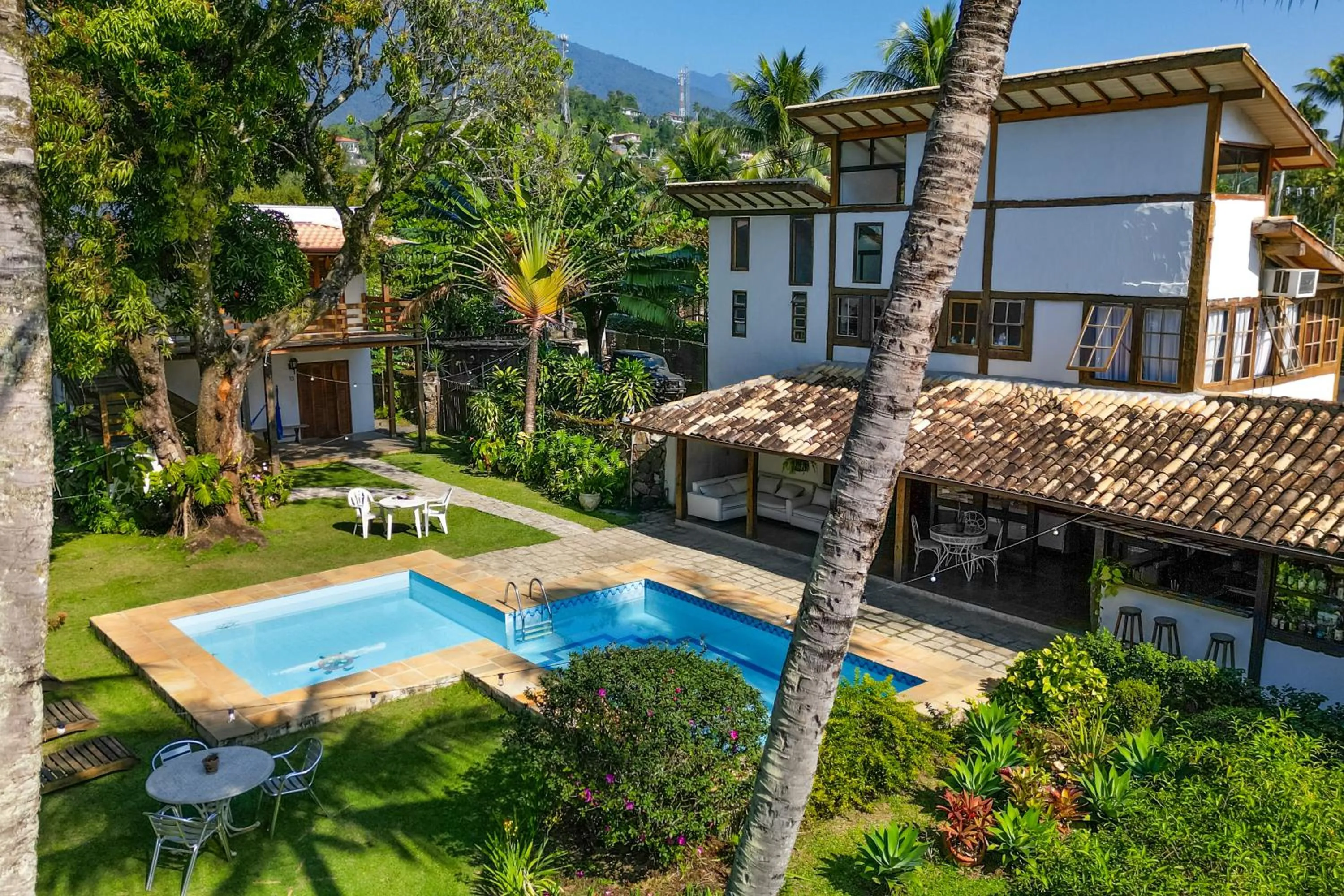 Pool view in VELINN Caravela Pousada Ilhabela