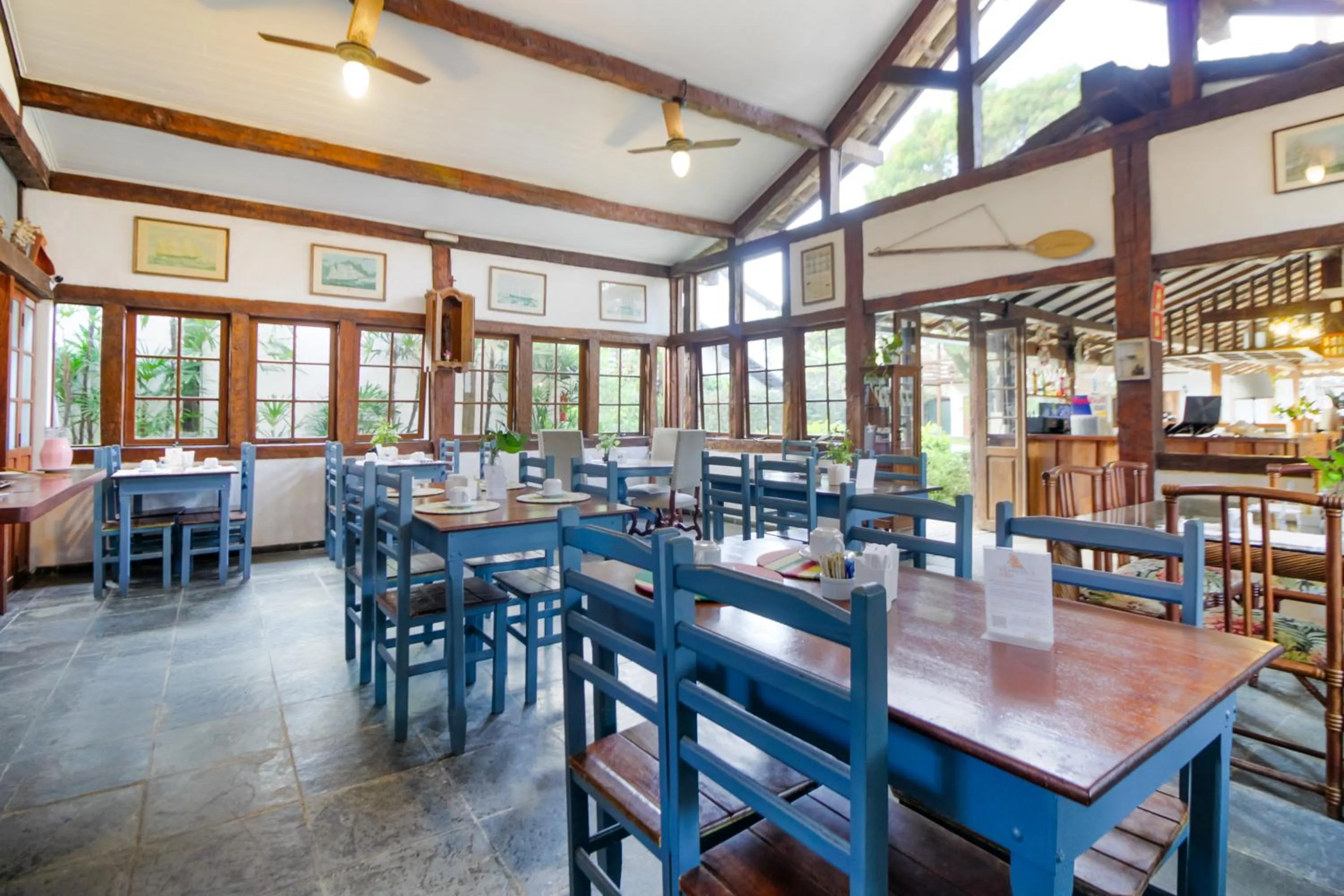 Restaurant/places to eat in VELINN Caravela Pousada Ilhabela