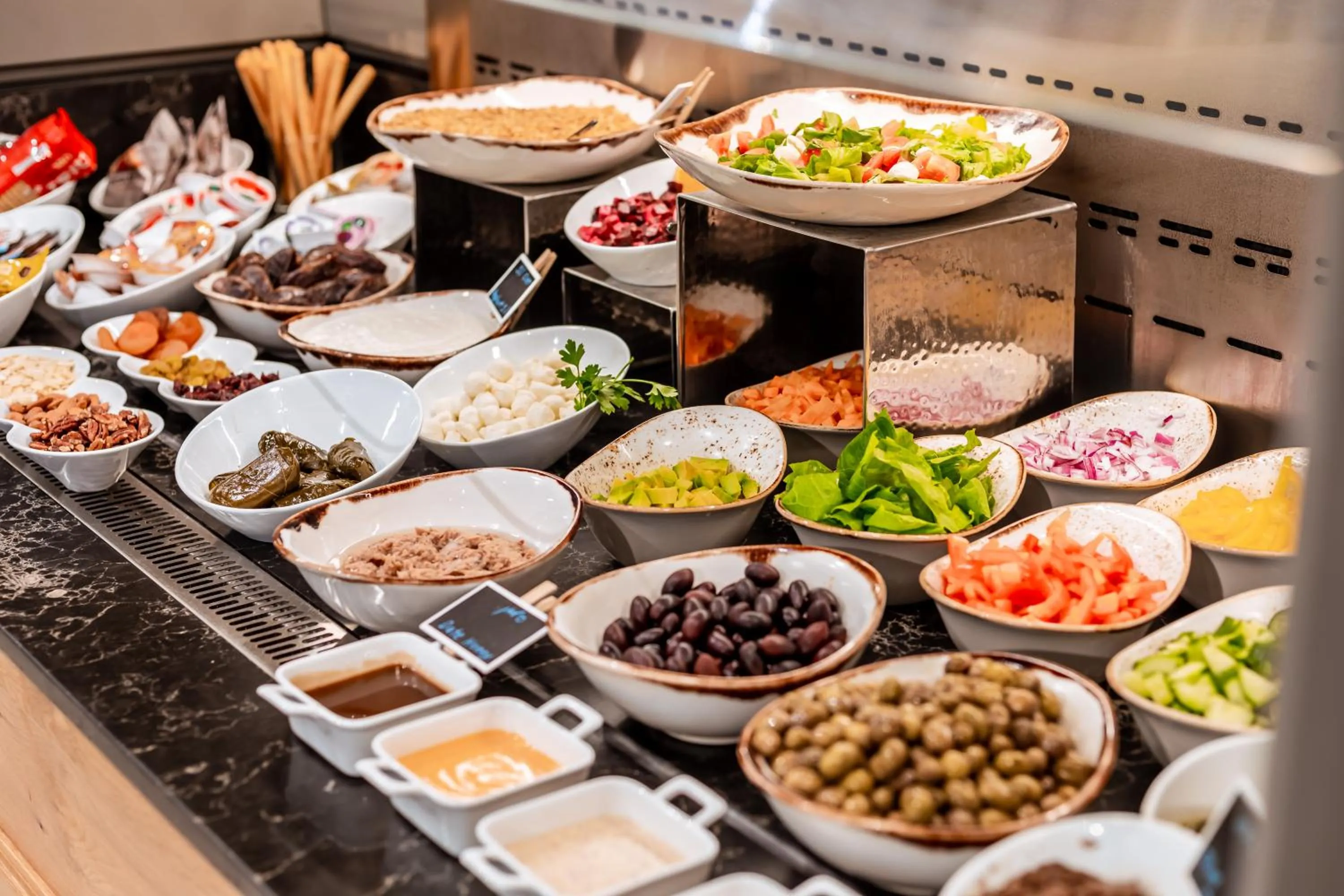 Food and drinks in Ramada by Wyndham Ramat Gan