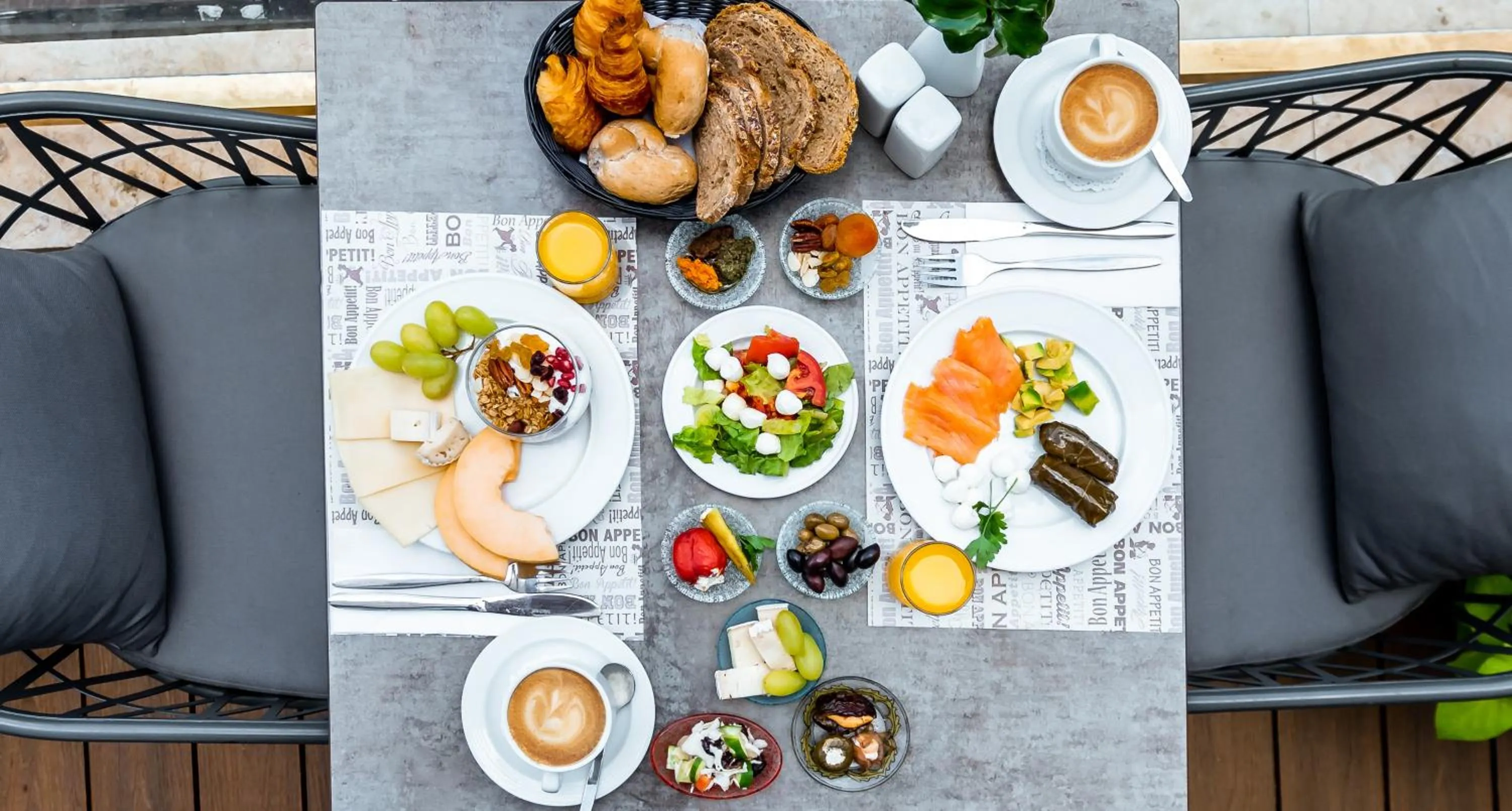 Food and drinks in Ramada by Wyndham Ramat Gan