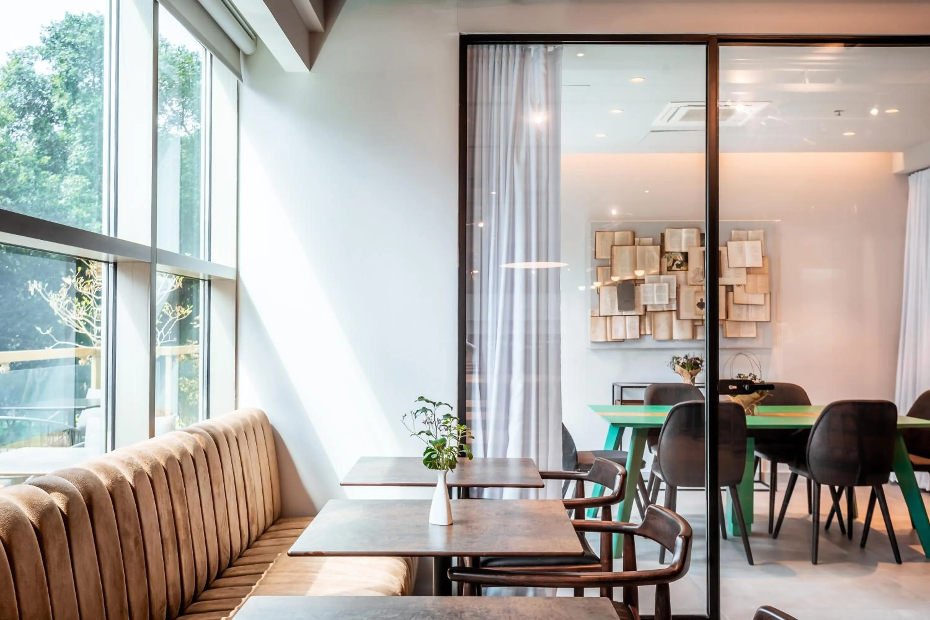 Seating Area in Ramada by Wyndham Ramat Gan