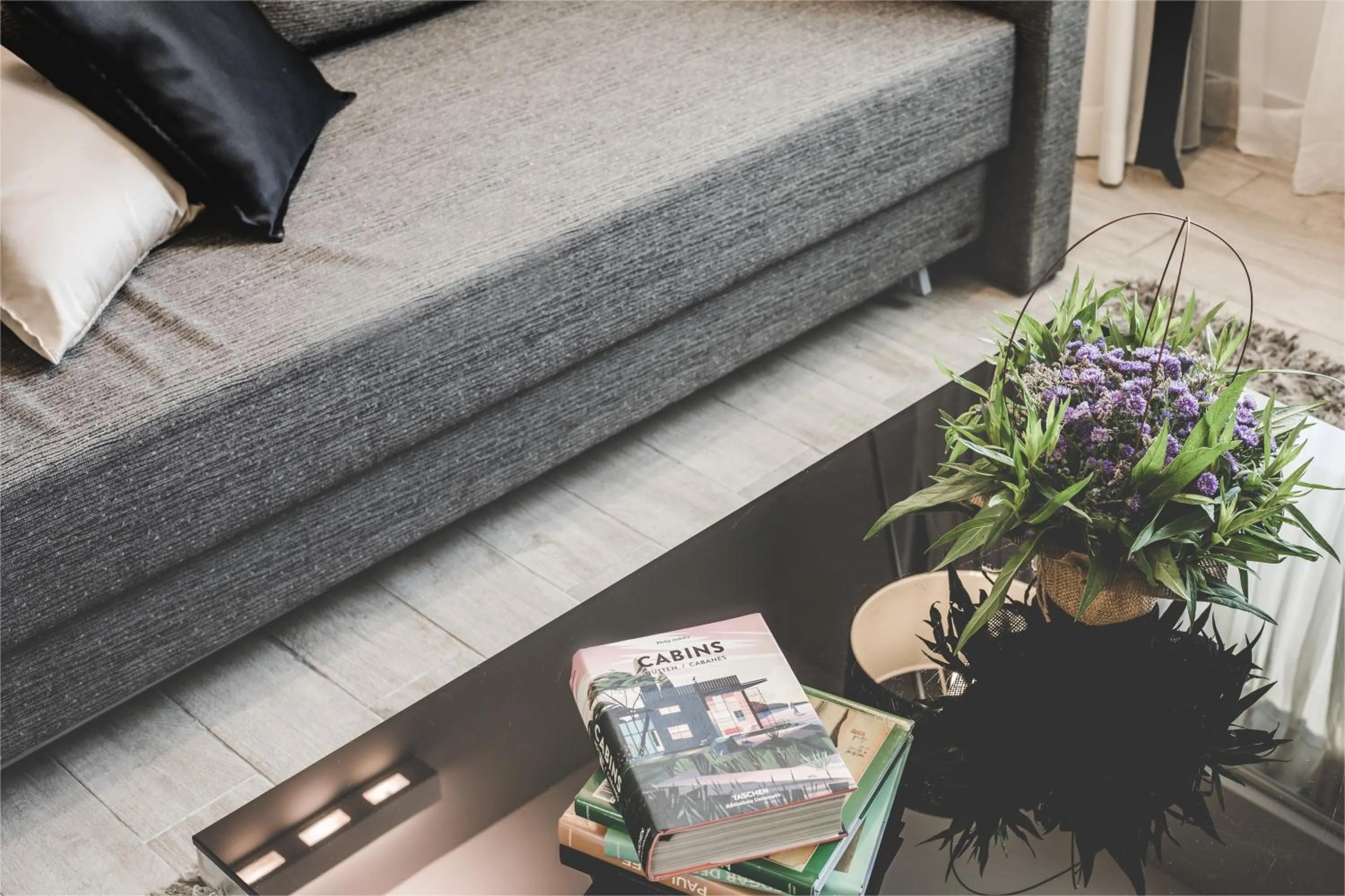 Seating area in Ramada by Wyndham Ramat Gan