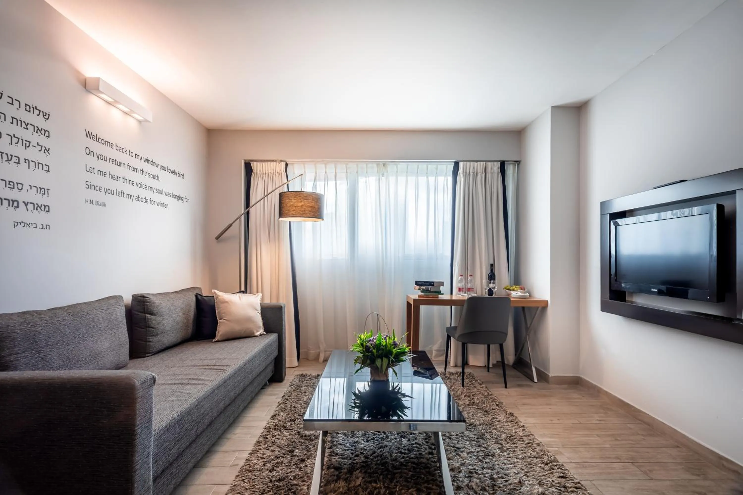 Living room, Seating Area in Ramada by Wyndham Ramat Gan