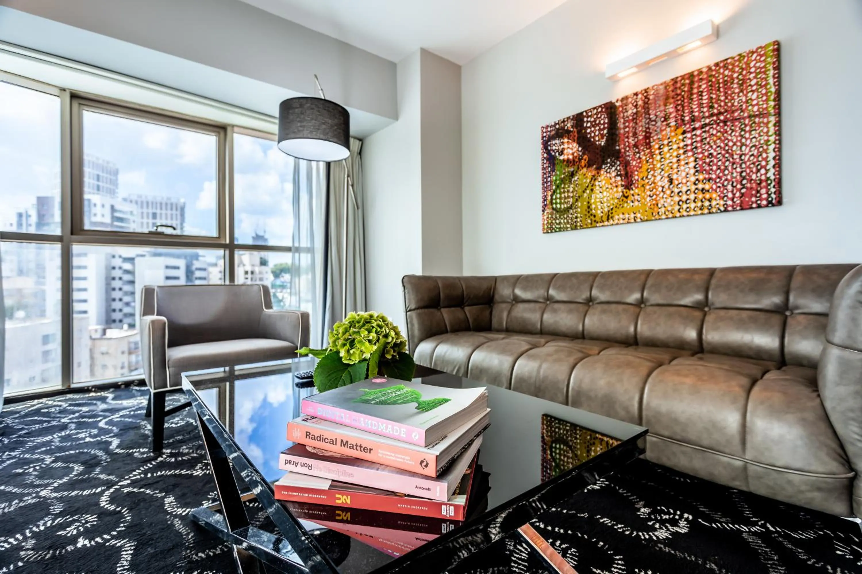Living room, Seating Area in Ramada by Wyndham Ramat Gan