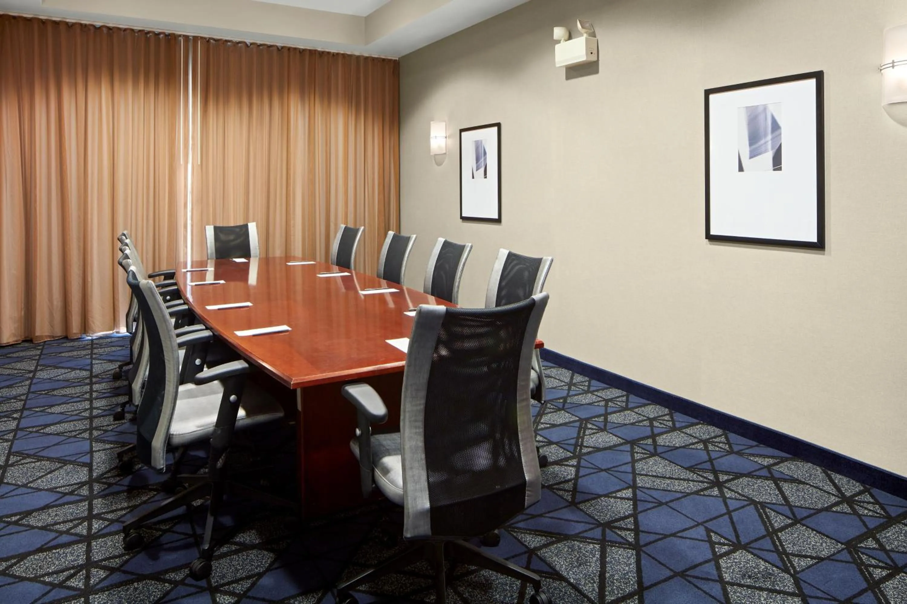 Meeting/conference room in Courtyard by Marriott Winchester Medical Center