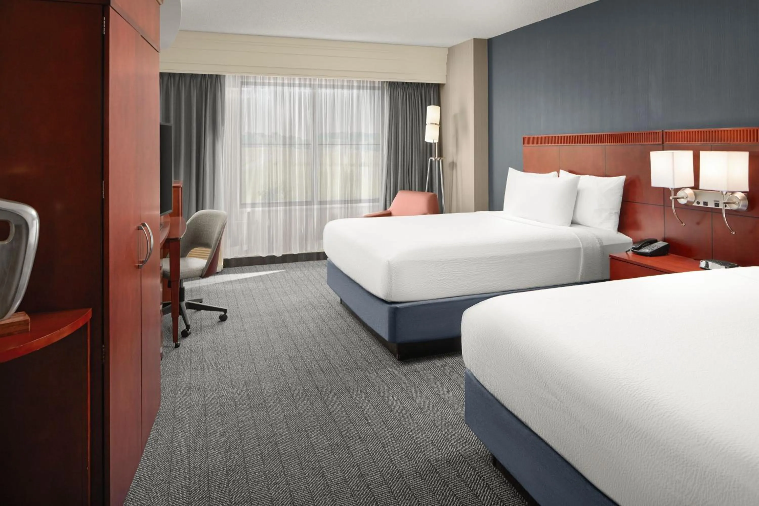 Photo of the whole room, Bed in Courtyard by Marriott Winchester Medical Center