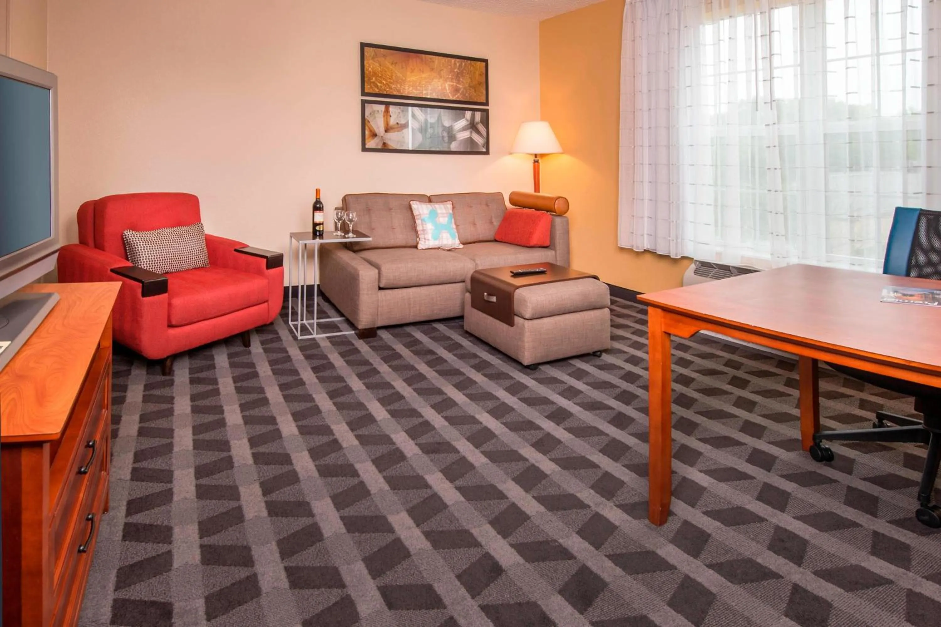Living room in TownePlace Suites by Marriott Clinton at Joint Base Andrews