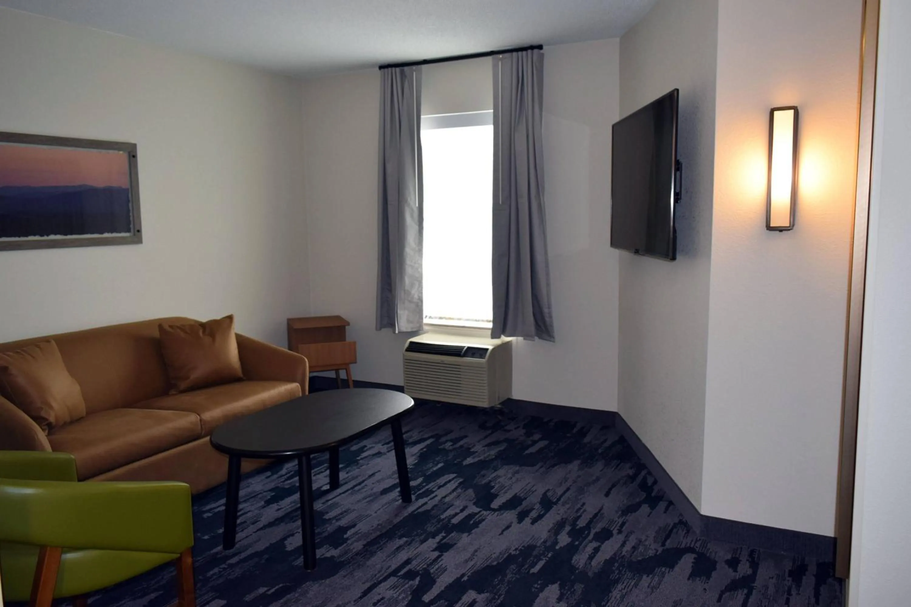 Living room in Fairfield by Marriott Youngstown/Austintown