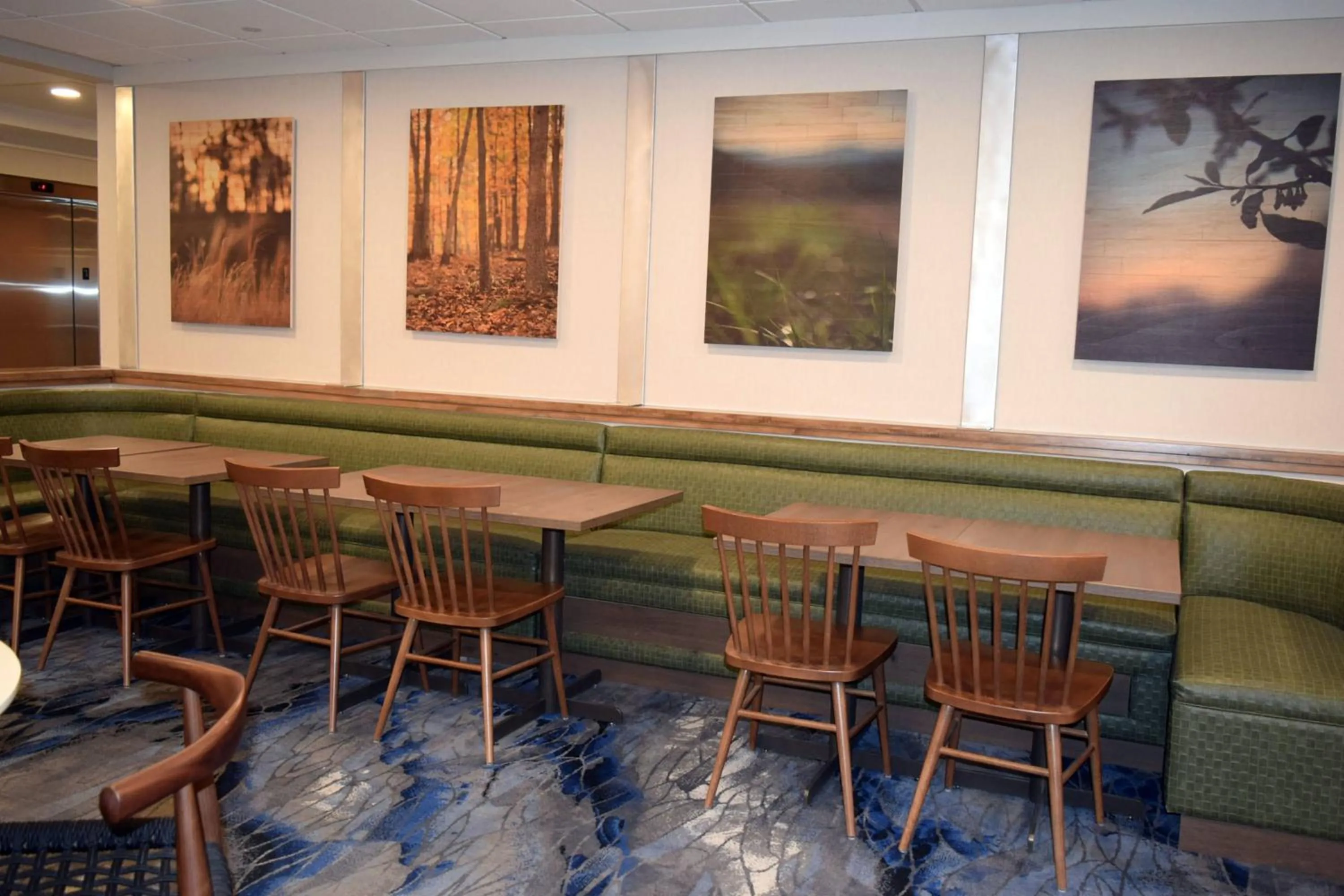 Restaurant/places to eat in Fairfield by Marriott Youngstown/Austintown