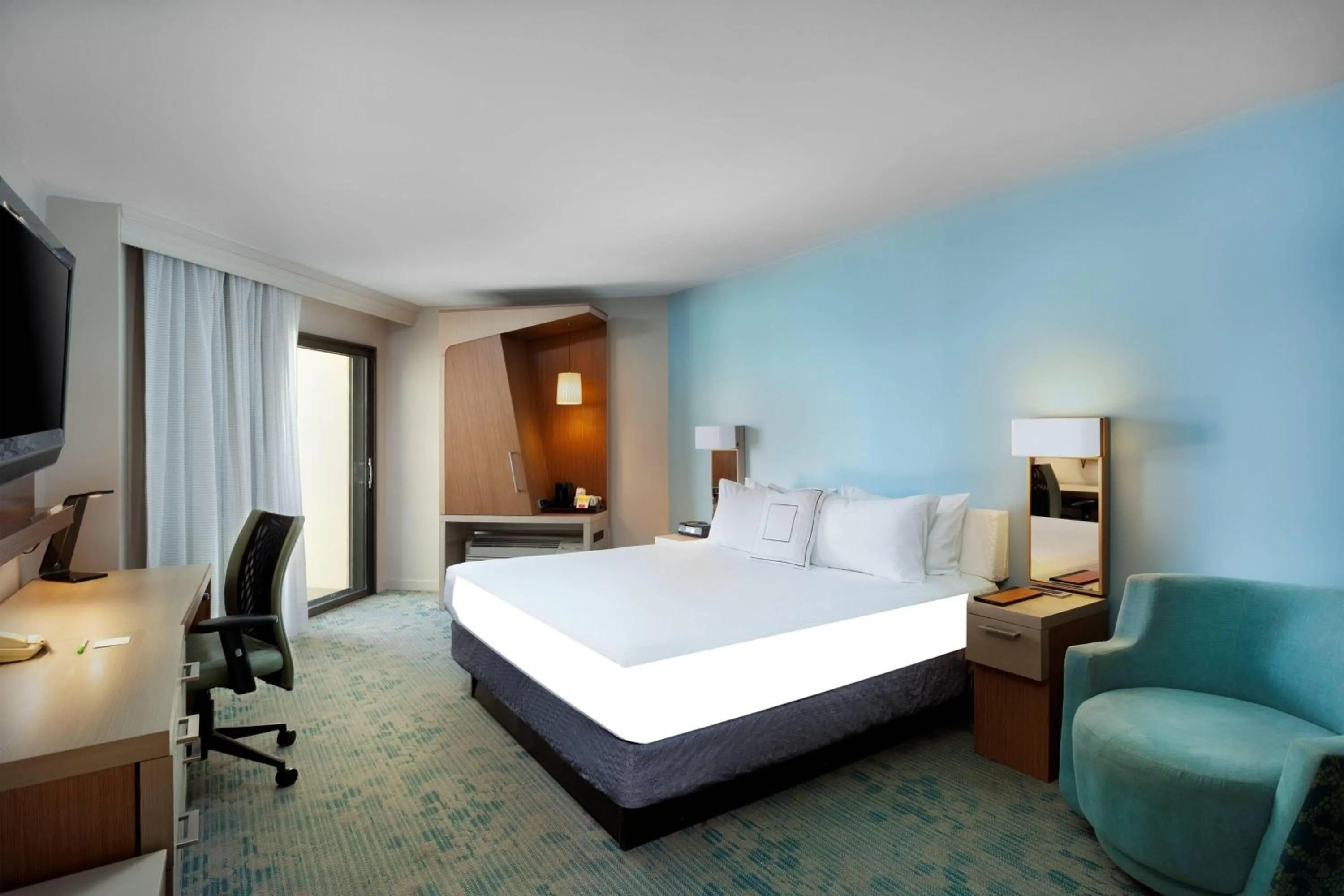 Photo of the whole room, Bed in Courtyard by Marriott Isla Verde Beach Resort