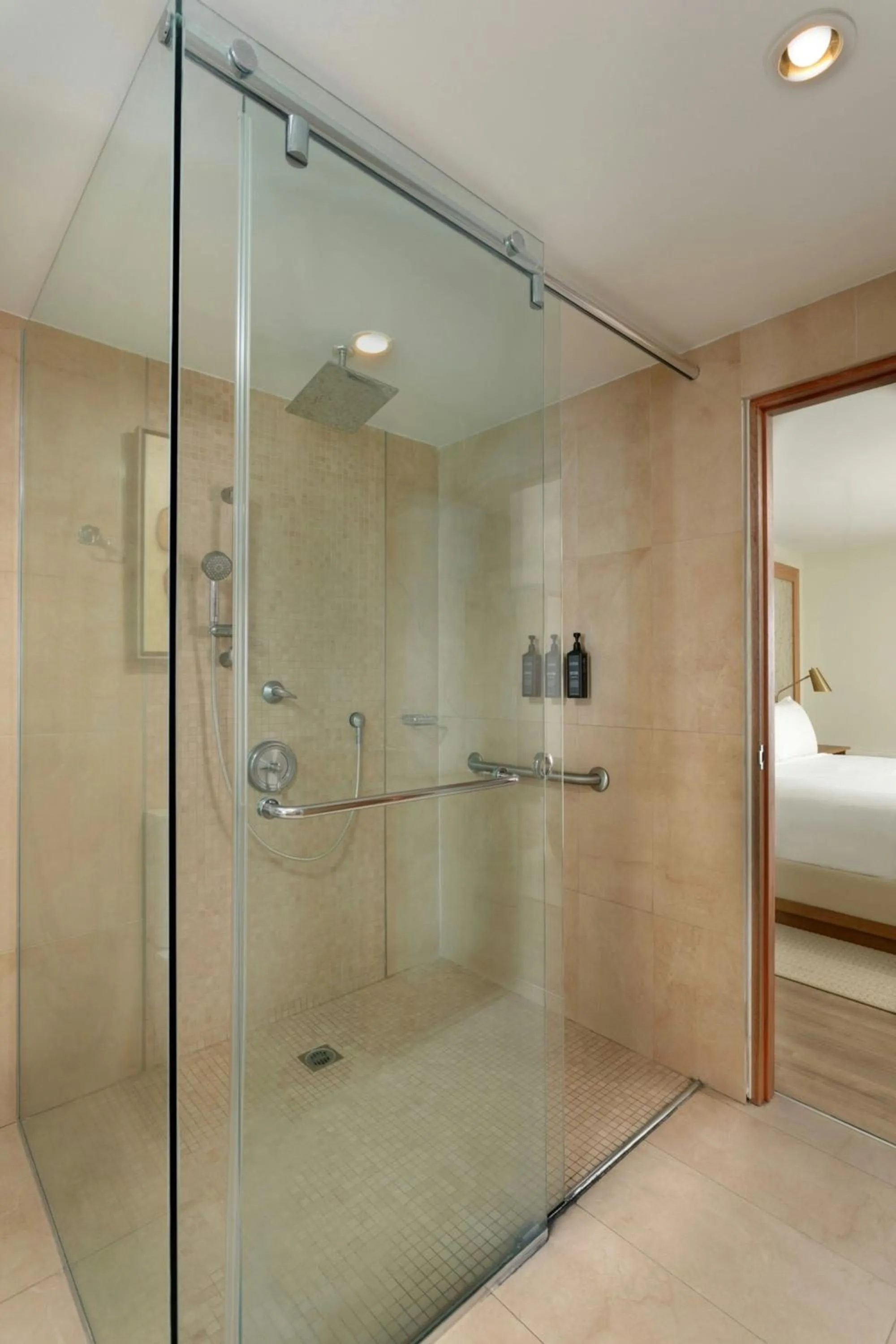 Bedroom in Courtyard by Marriott Isla Verde Beach Resort