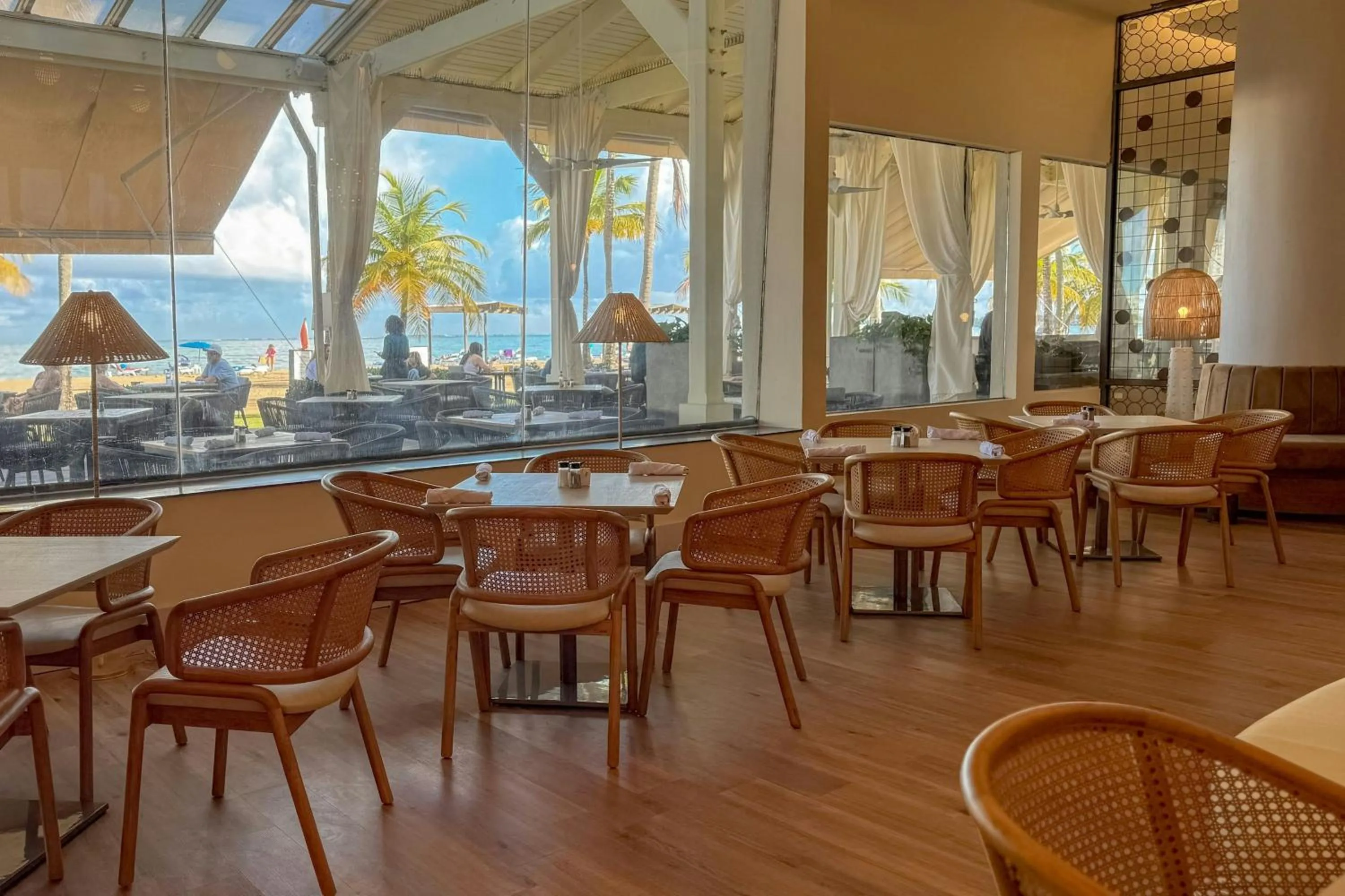 Restaurant/places to eat in Courtyard by Marriott Isla Verde Beach Resort