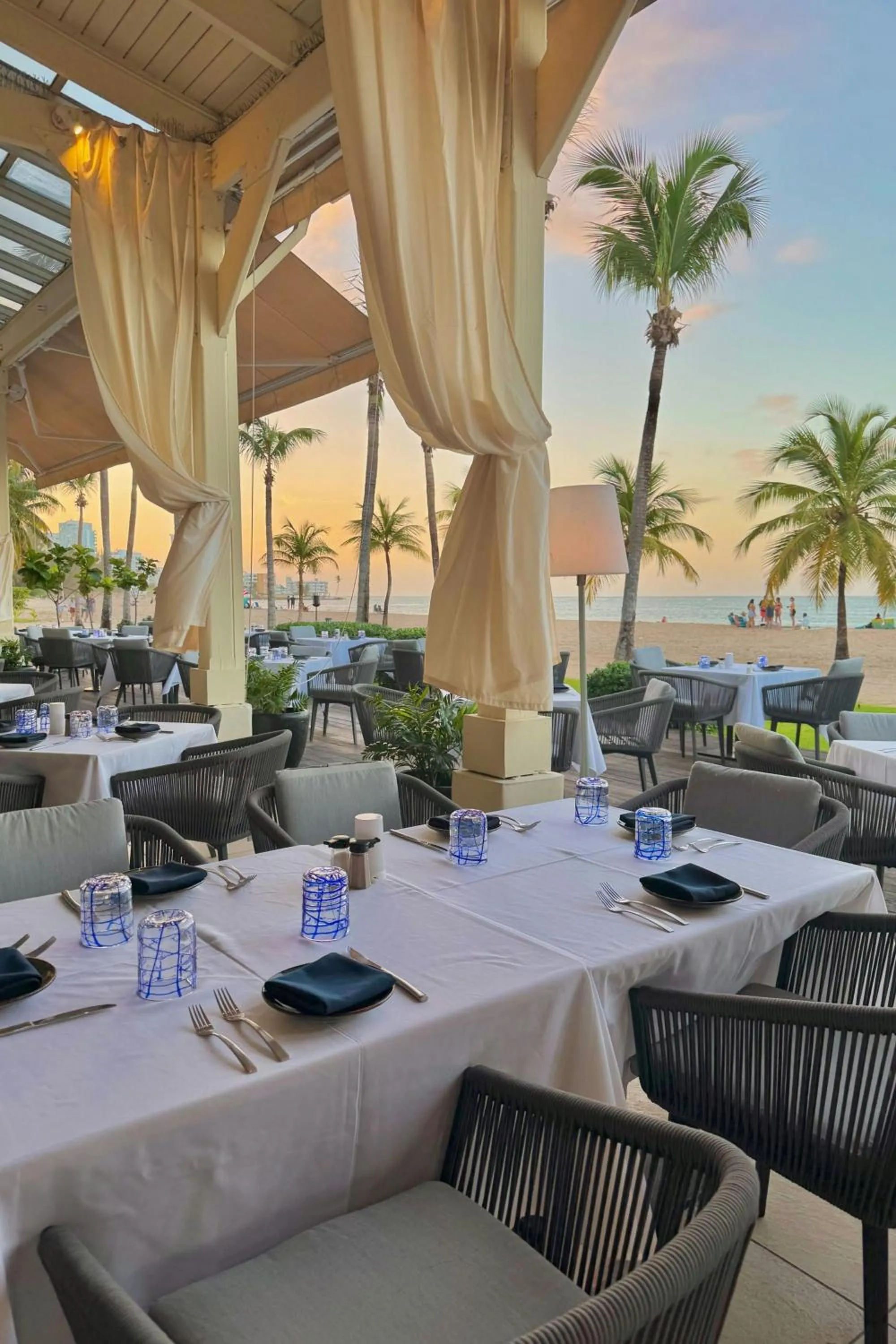 Restaurant/places to eat in Courtyard by Marriott Isla Verde Beach Resort