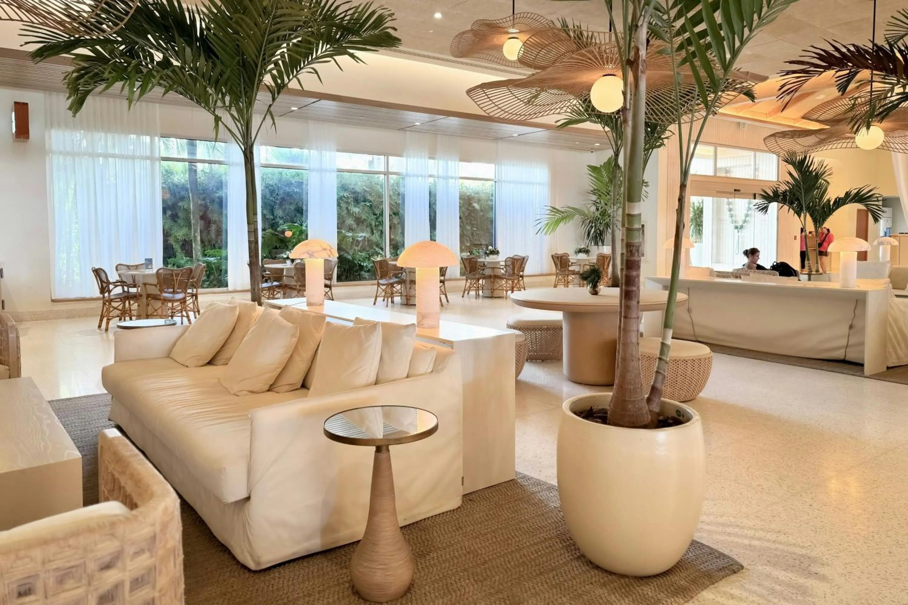 Lounge or bar in Courtyard by Marriott Isla Verde Beach Resort