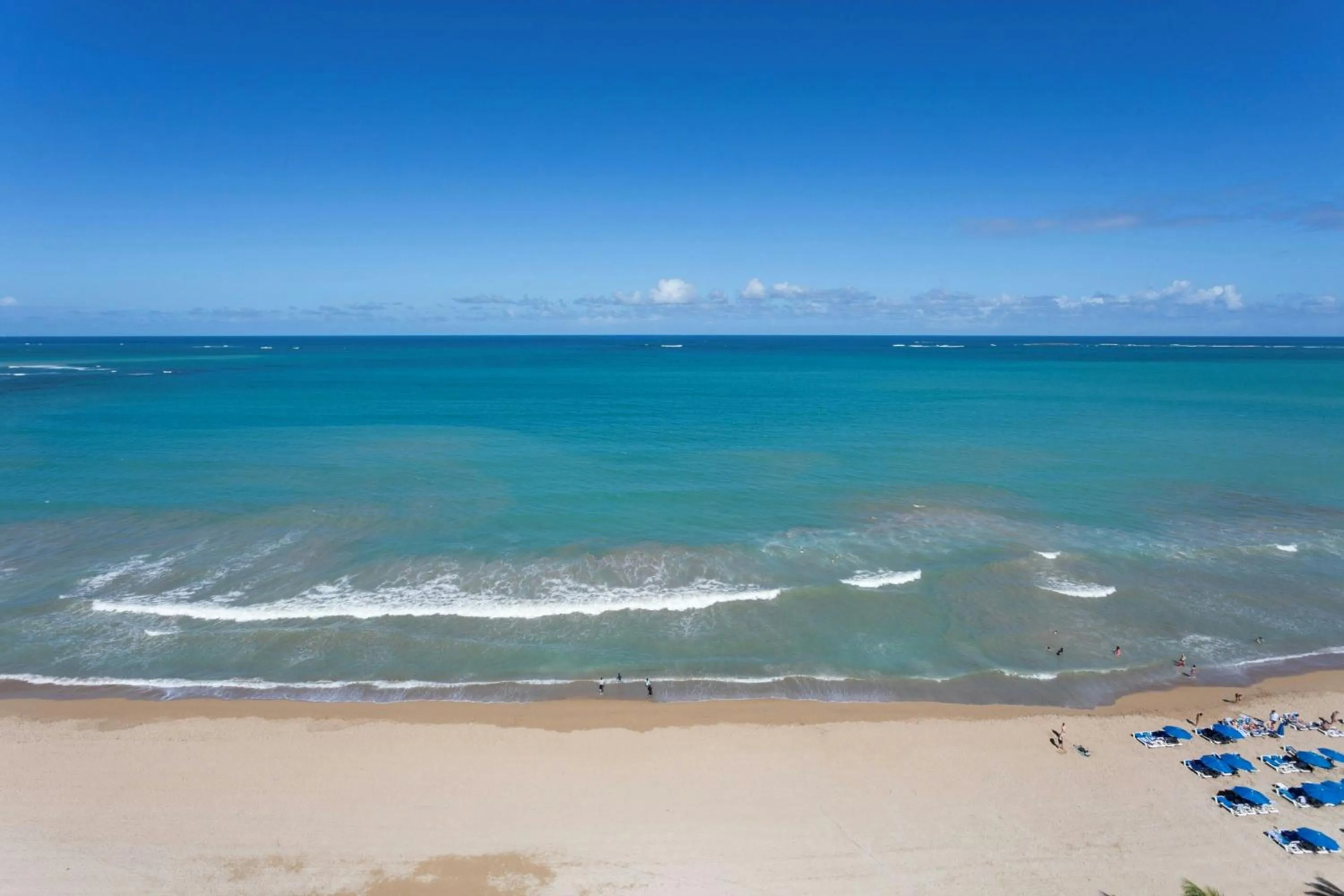 Bedroom in Courtyard by Marriott Isla Verde Beach Resort
