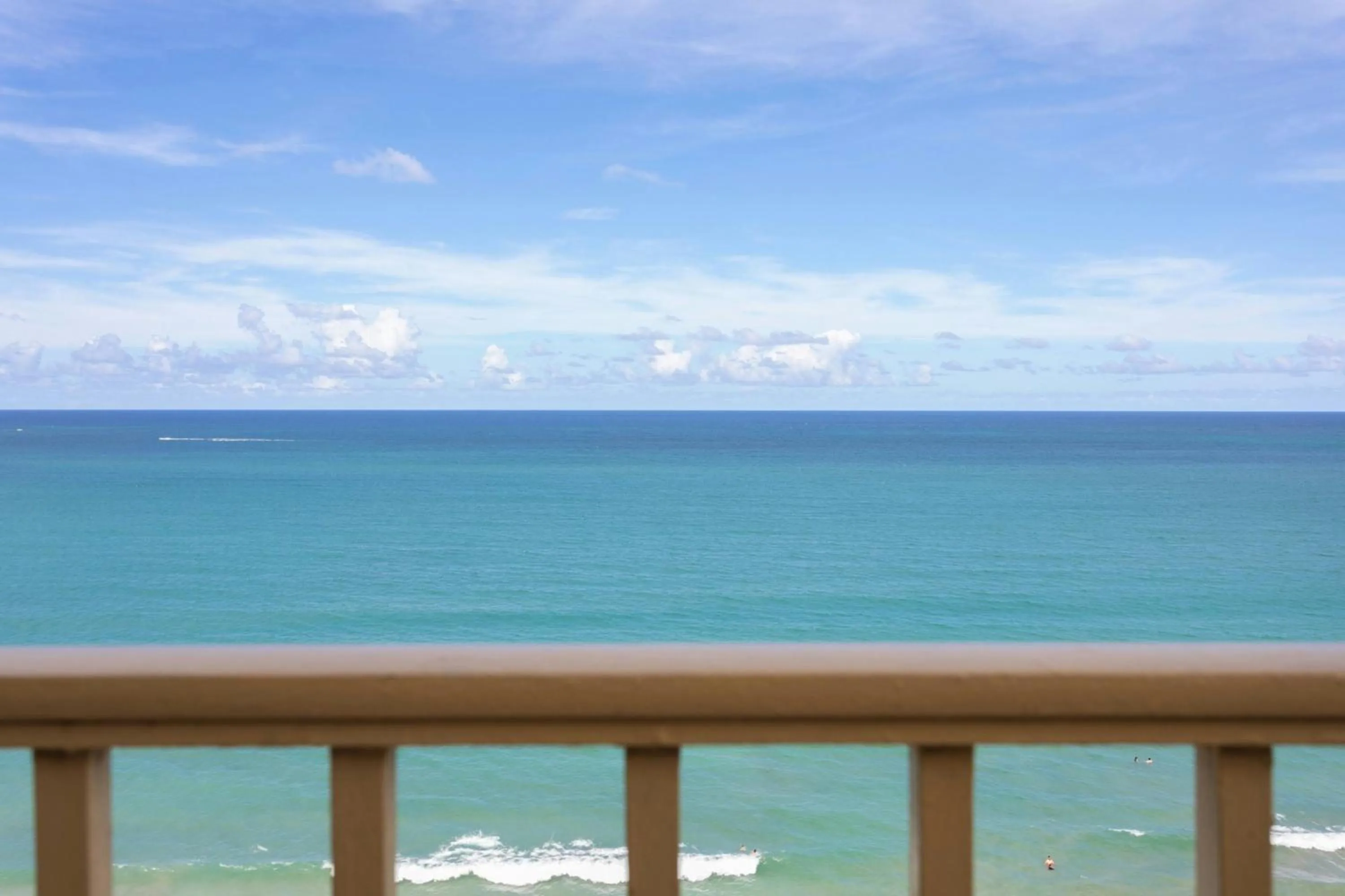 Bedroom in Courtyard by Marriott Isla Verde Beach Resort