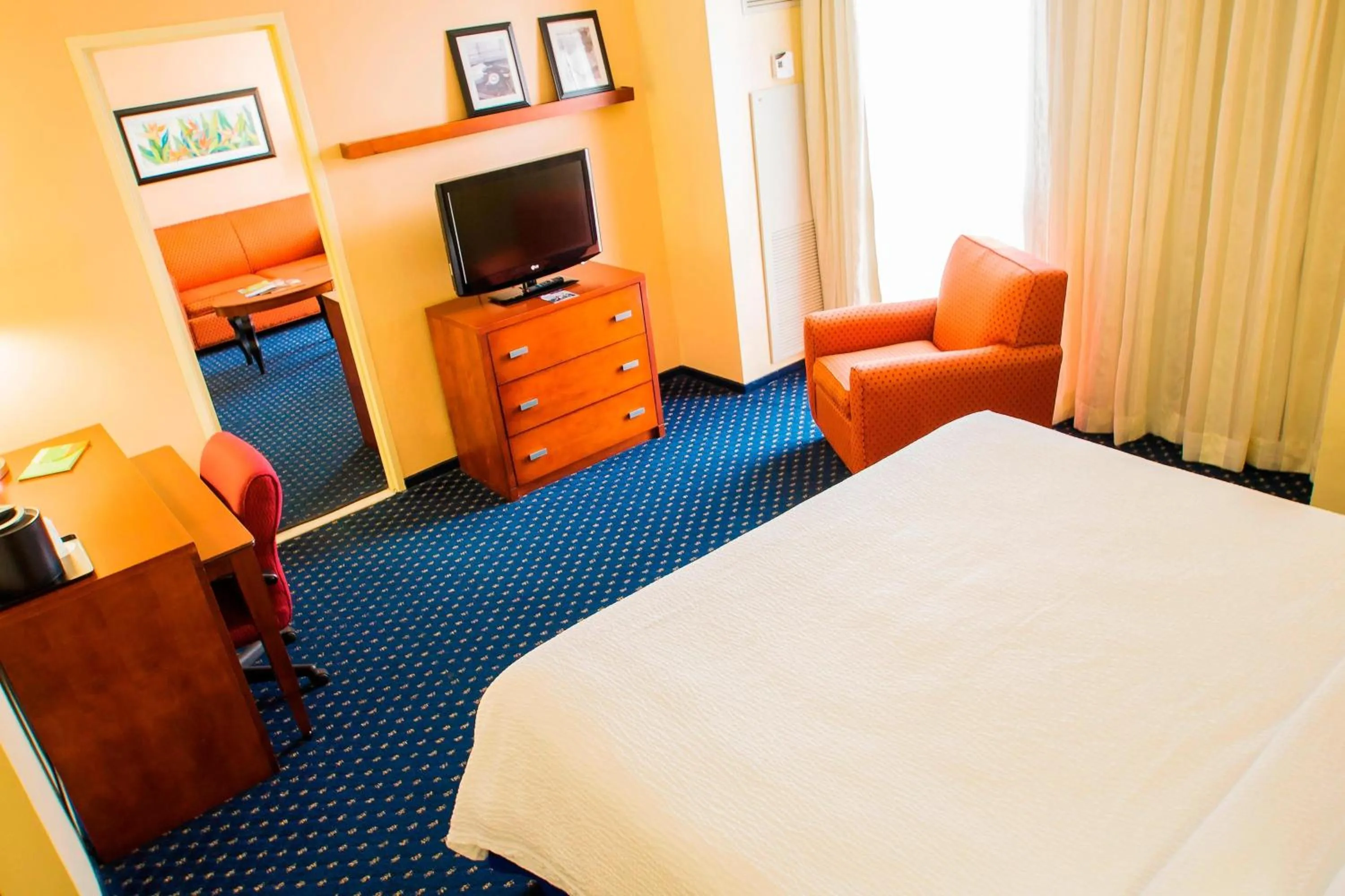 Bedroom, Bed in Courtyard by Marriott San Juan Miramar