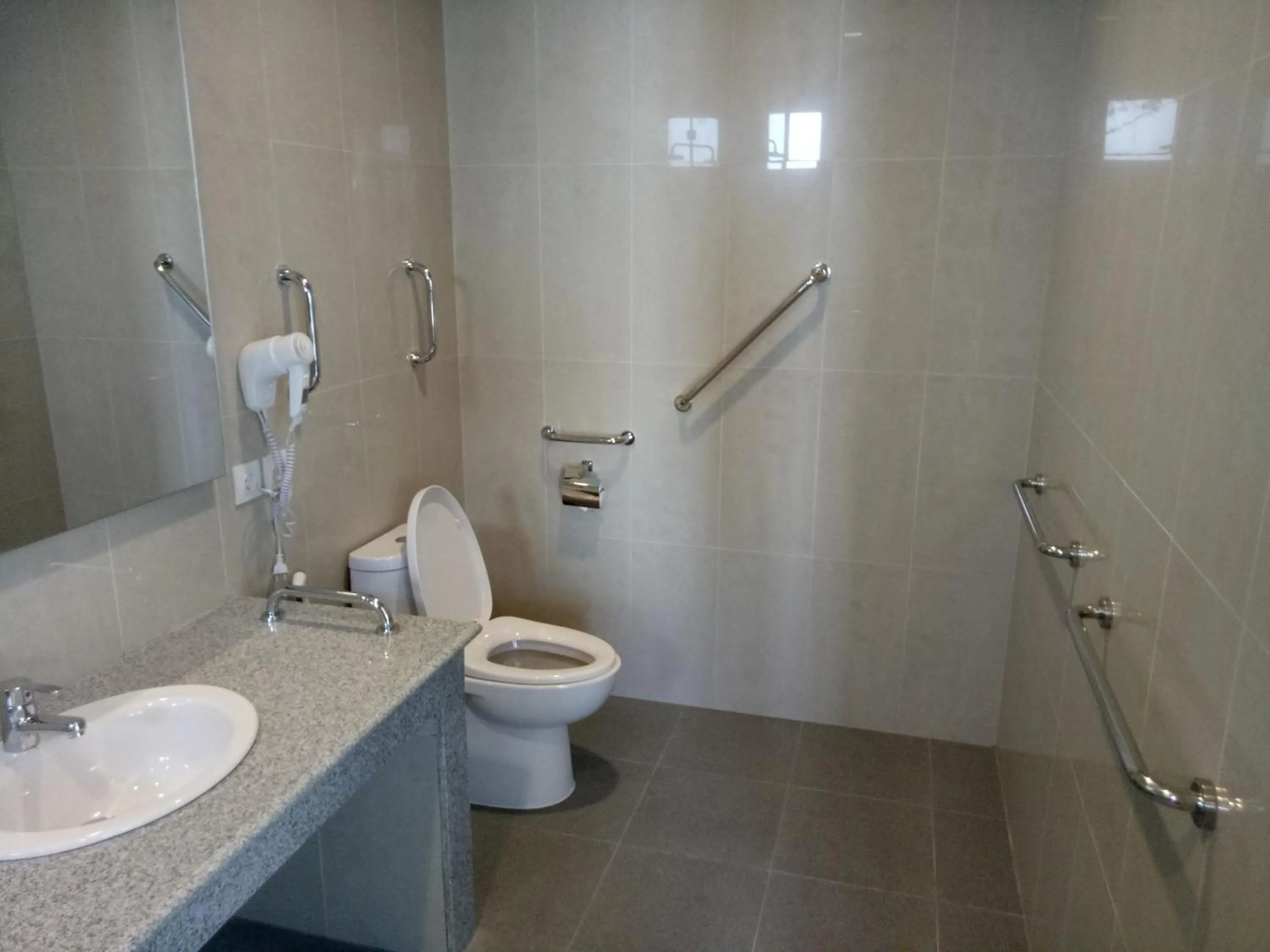 Bathroom in Arainn Bed & Breakfast Tretes Prigen by ecommerceloka