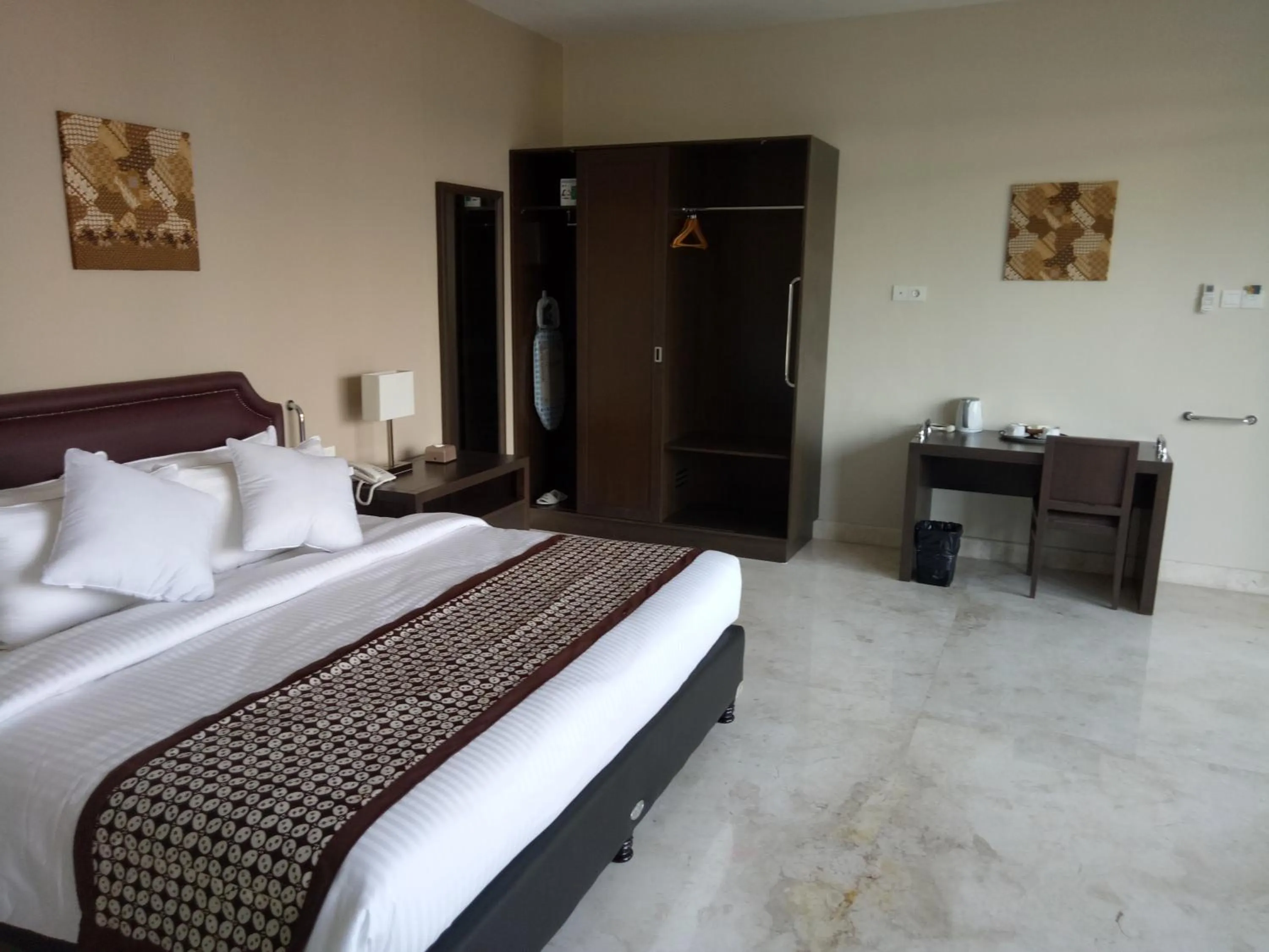 Bedroom, Bed in Arainn Bed & Breakfast Tretes Prigen by ecommerceloka