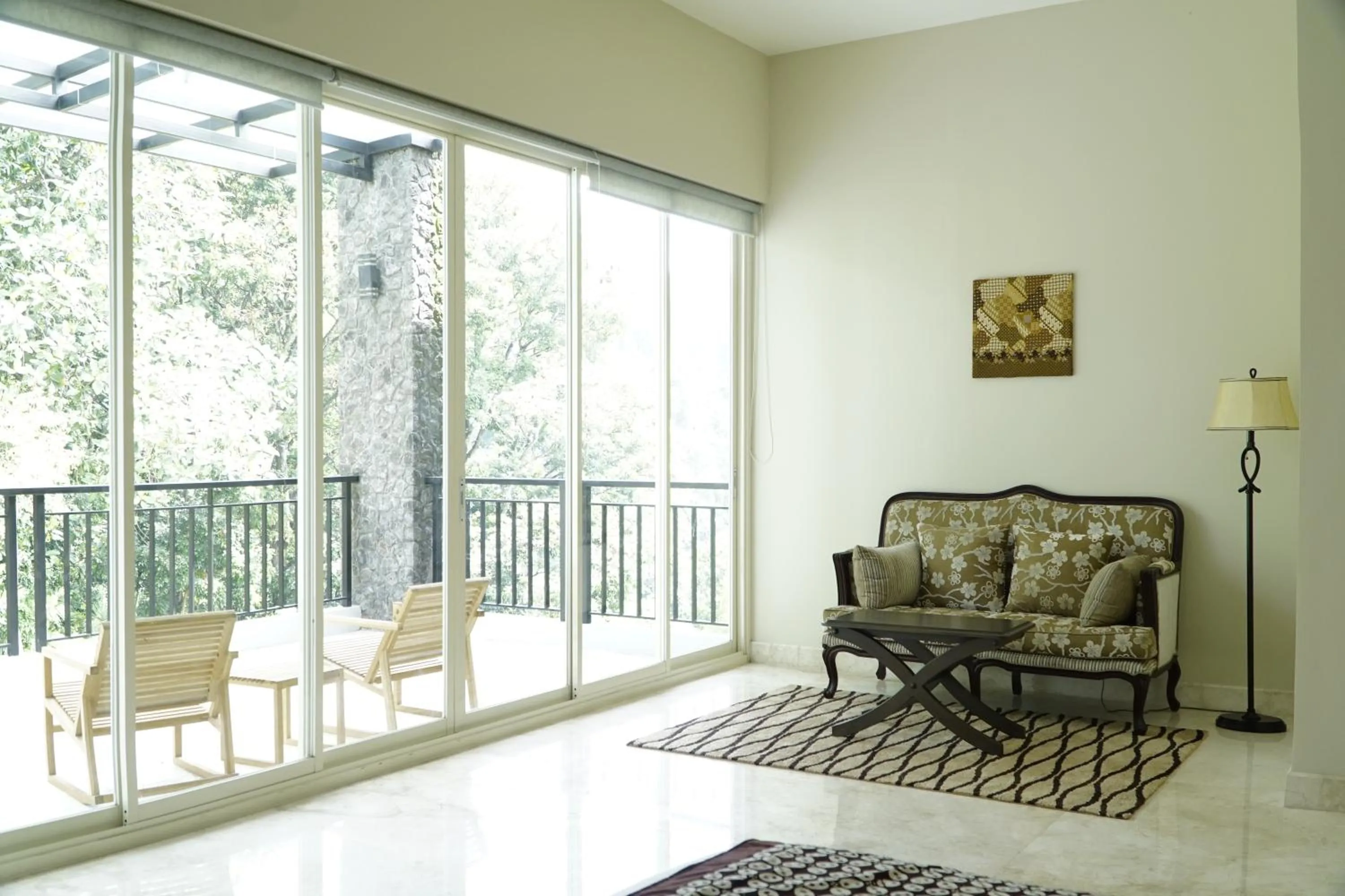 Balcony/Terrace in Arainn Bed & Breakfast Tretes Prigen by ecommerceloka