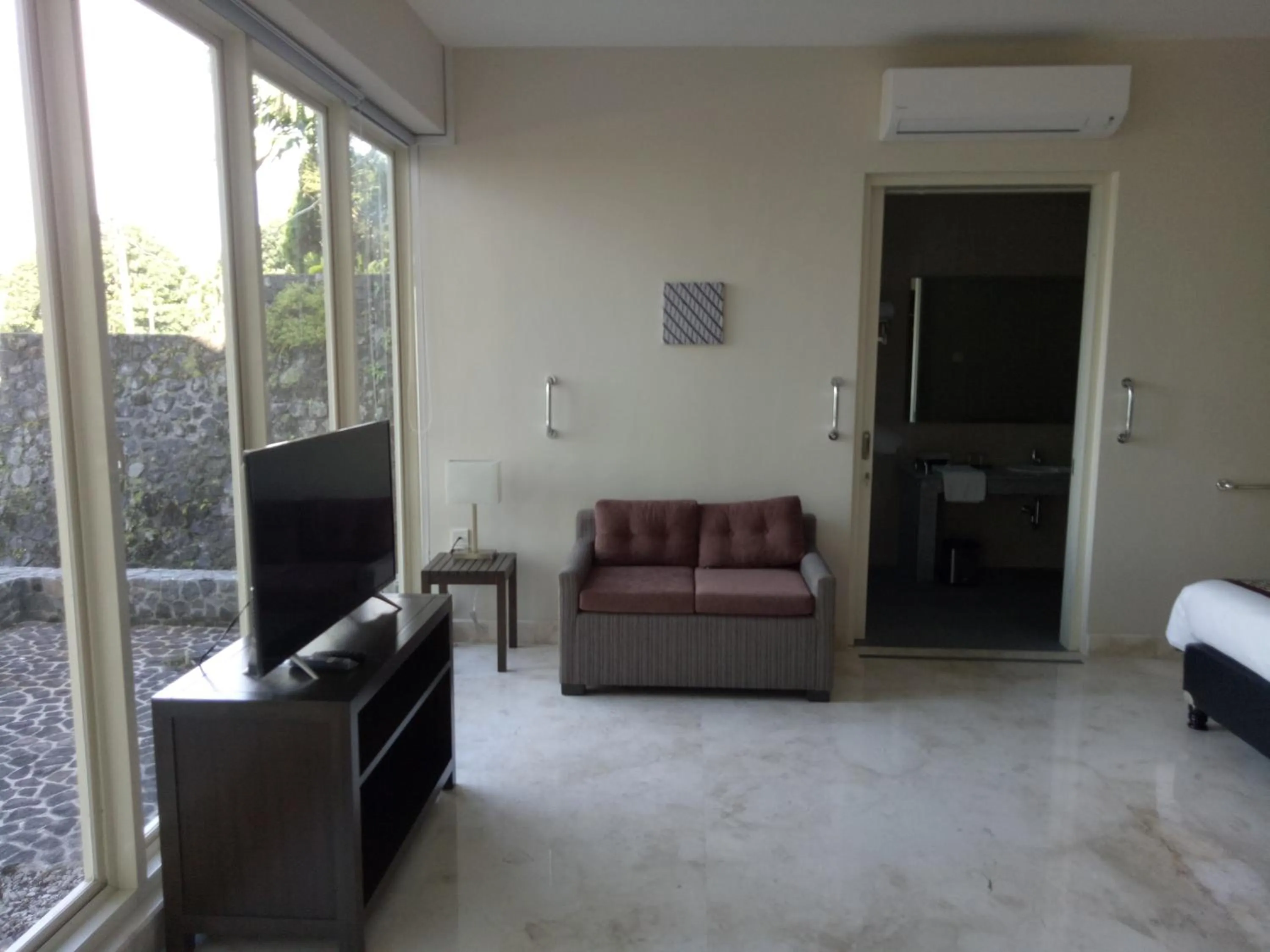 TV and multimedia in Arainn Bed & Breakfast Tretes Prigen by ecommerceloka