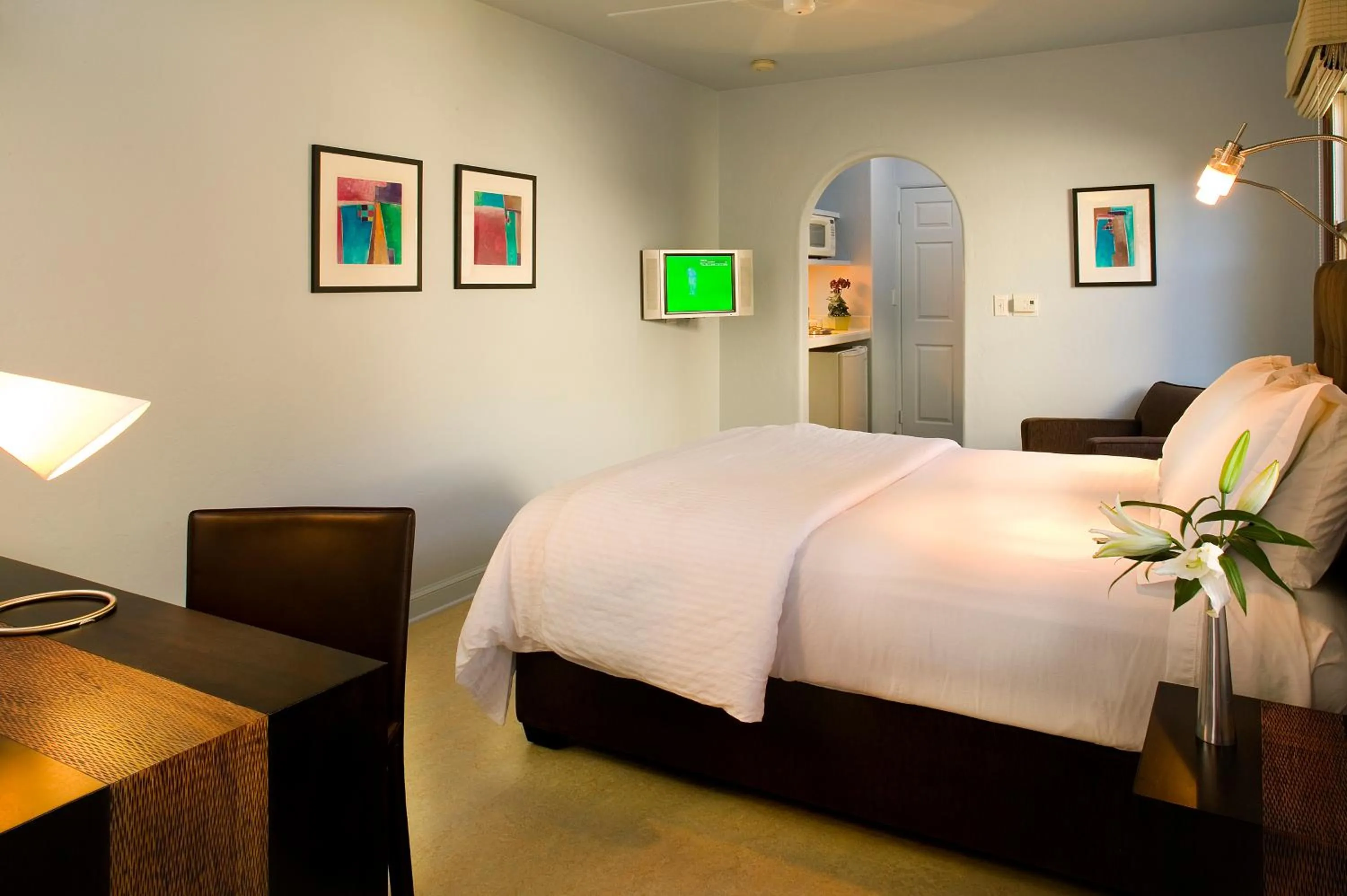 Bed in Casa Del Mar Inn