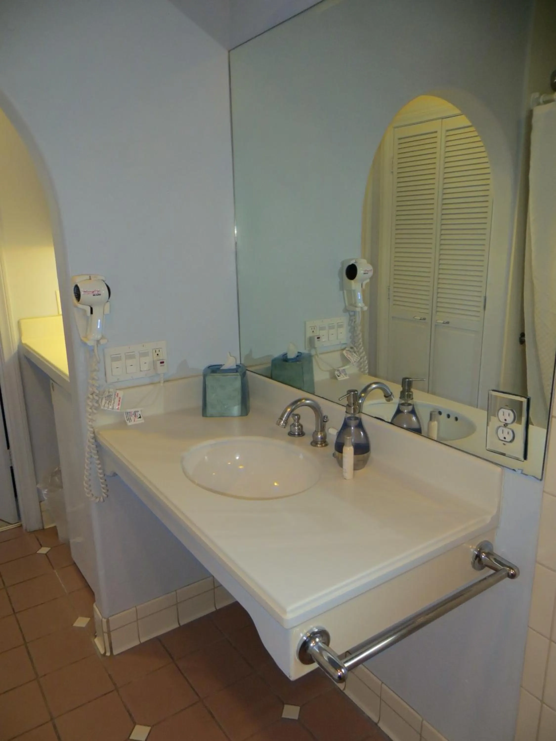 Bathroom in Casa Del Mar Inn