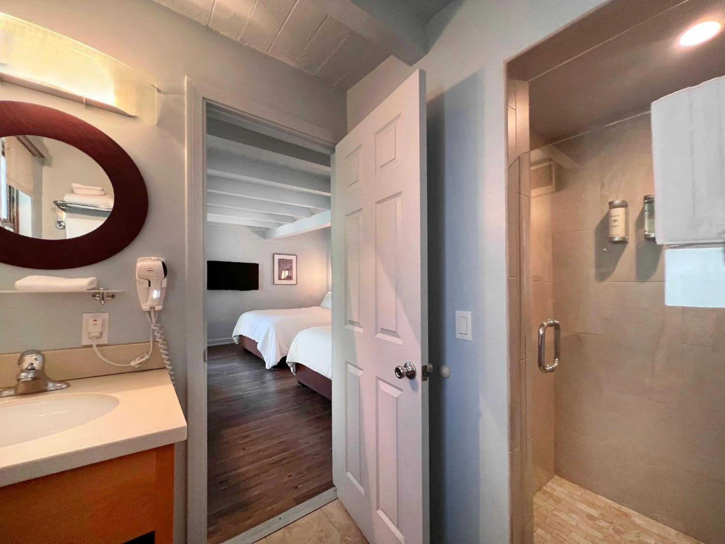 Bathroom in Casa Del Mar Inn