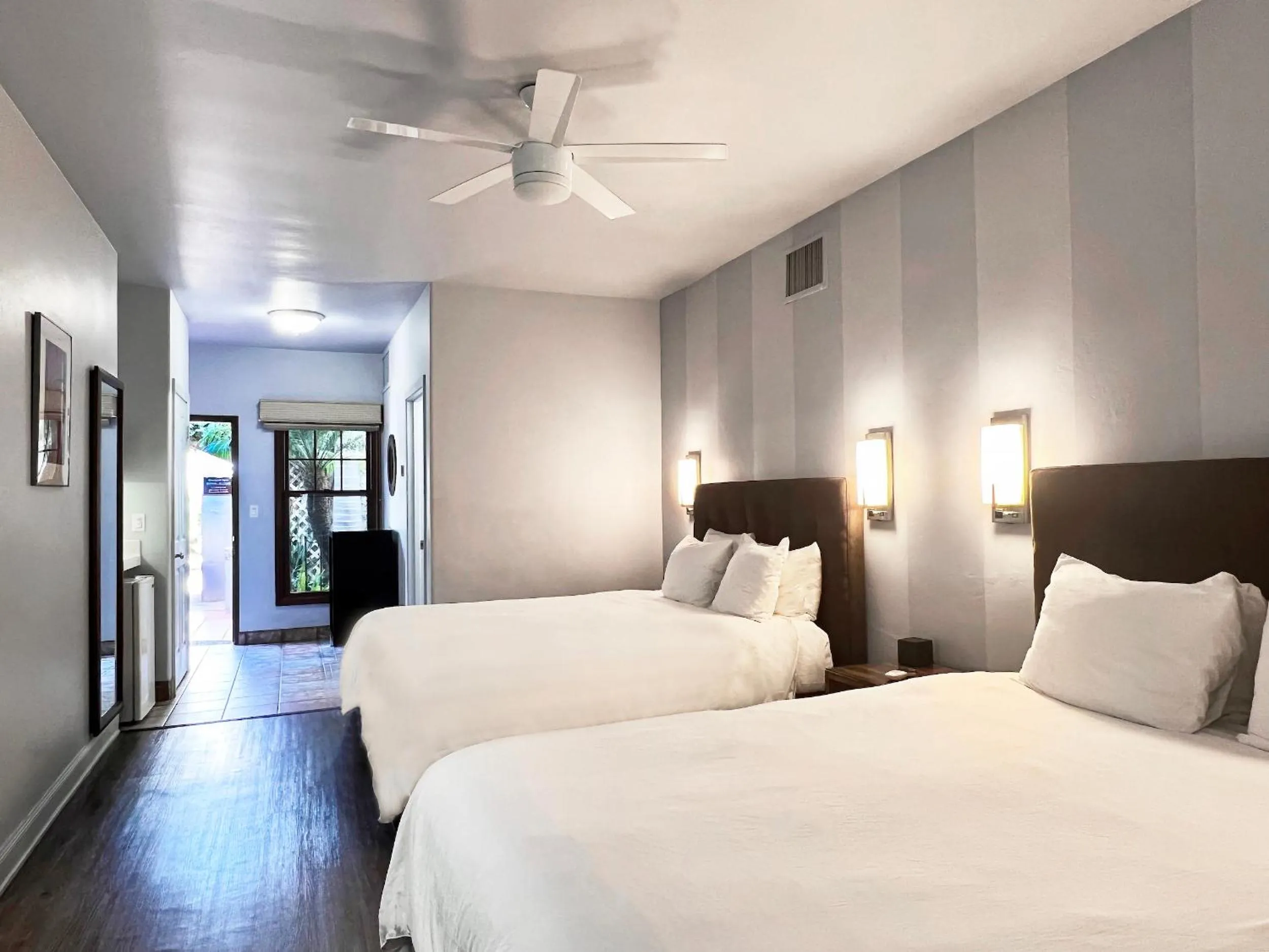 Bed in Casa Del Mar Inn