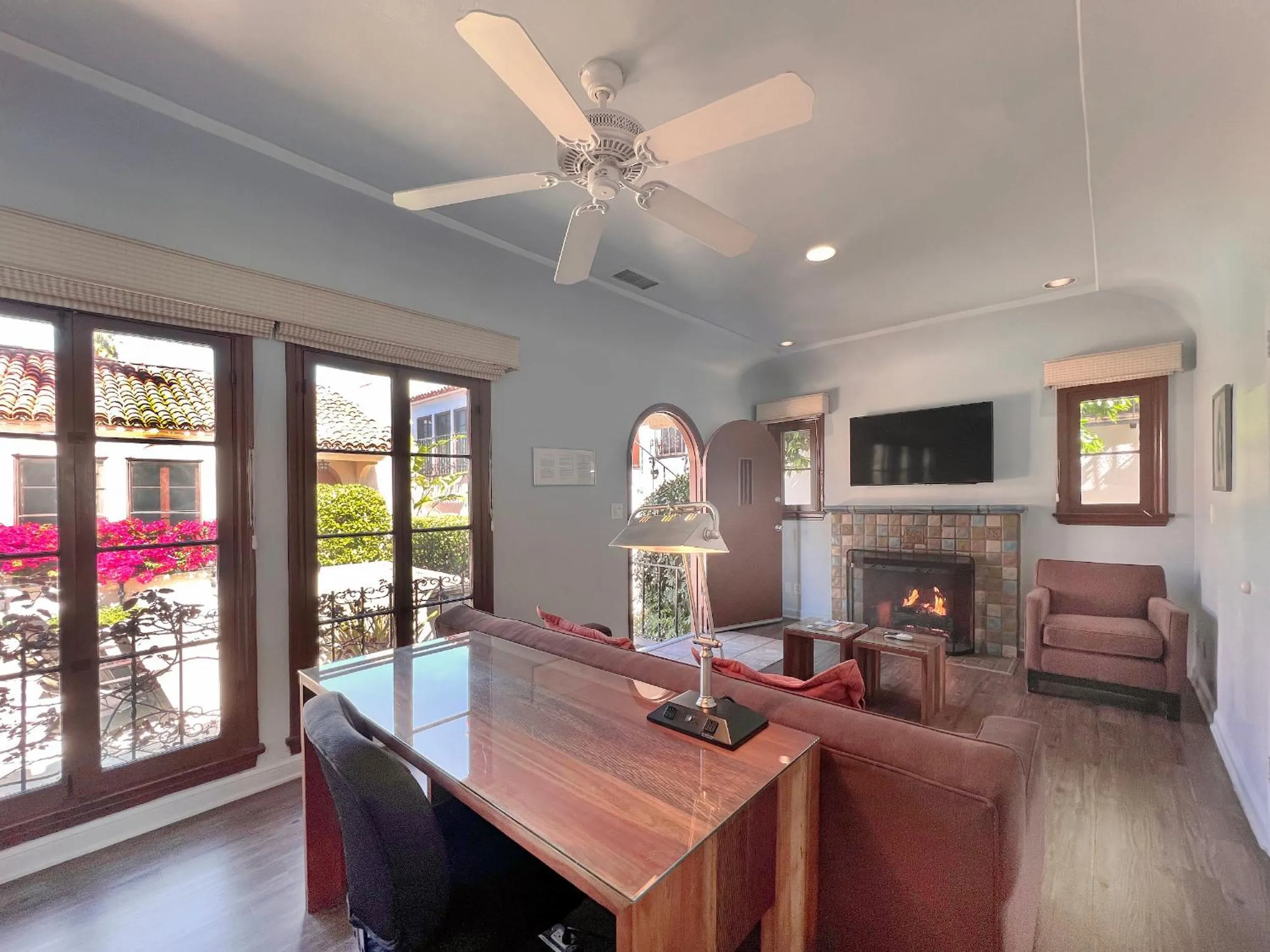 Seating area in Casa Del Mar Inn