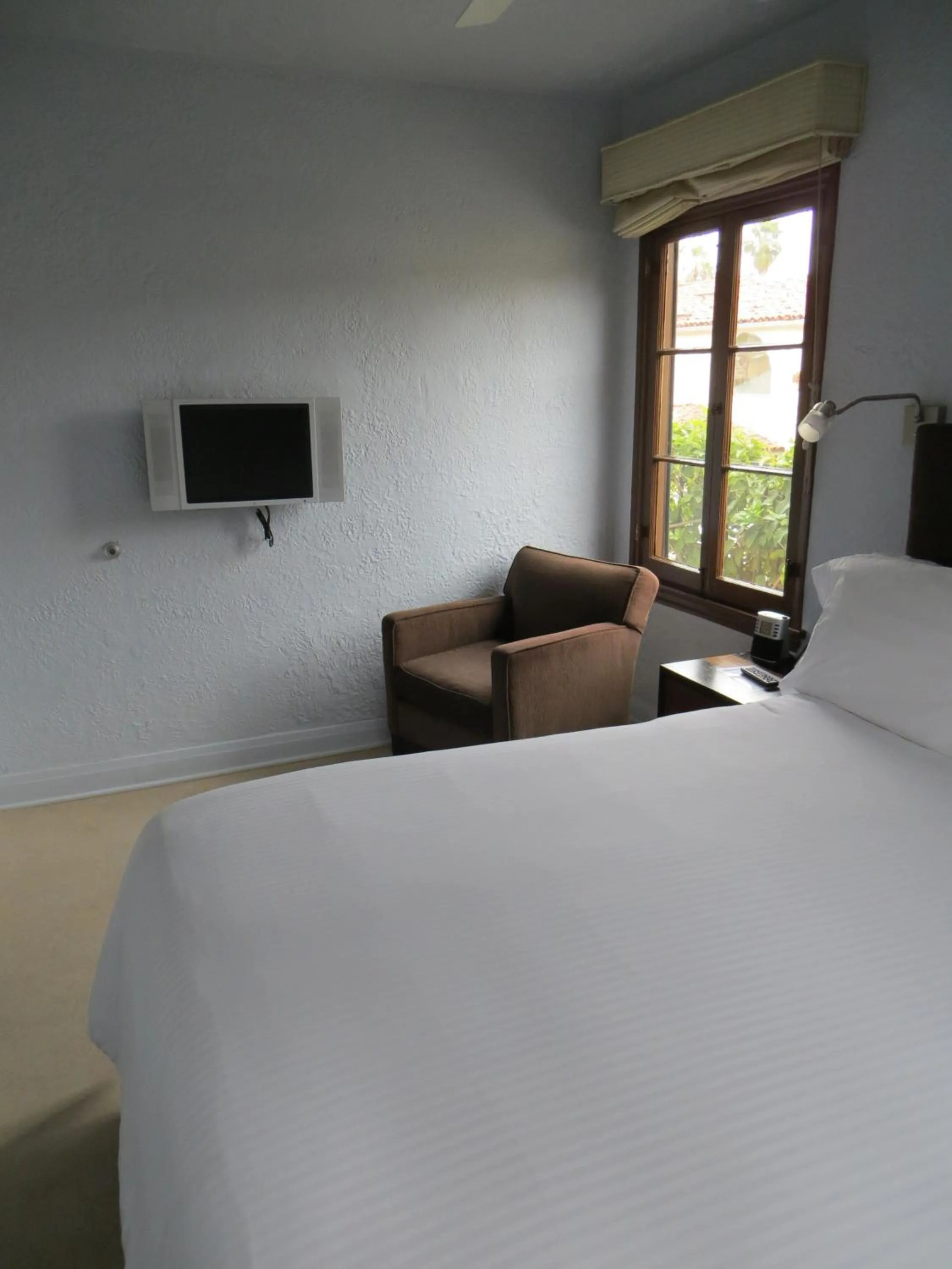 Bed in Casa Del Mar Inn